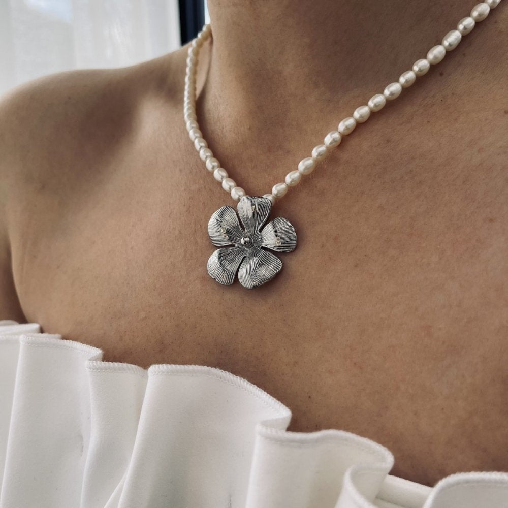 BLOSSOM PEARL NECKLACE SILVER