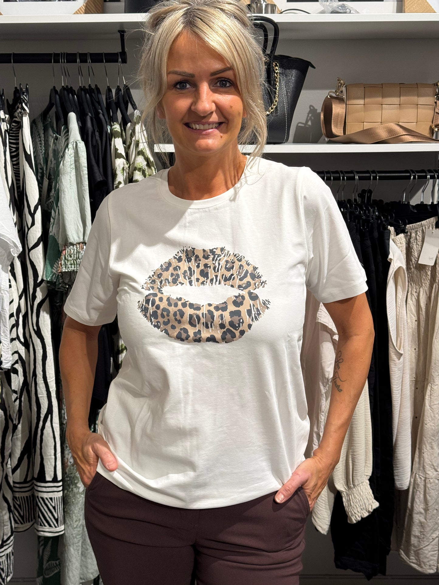 T-shirt med läppar vit