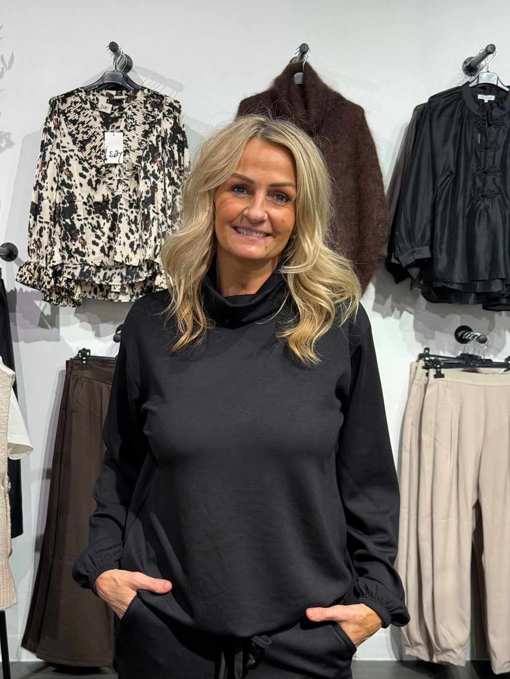 SC-BANU 203 SWEATSHIRT SVART
