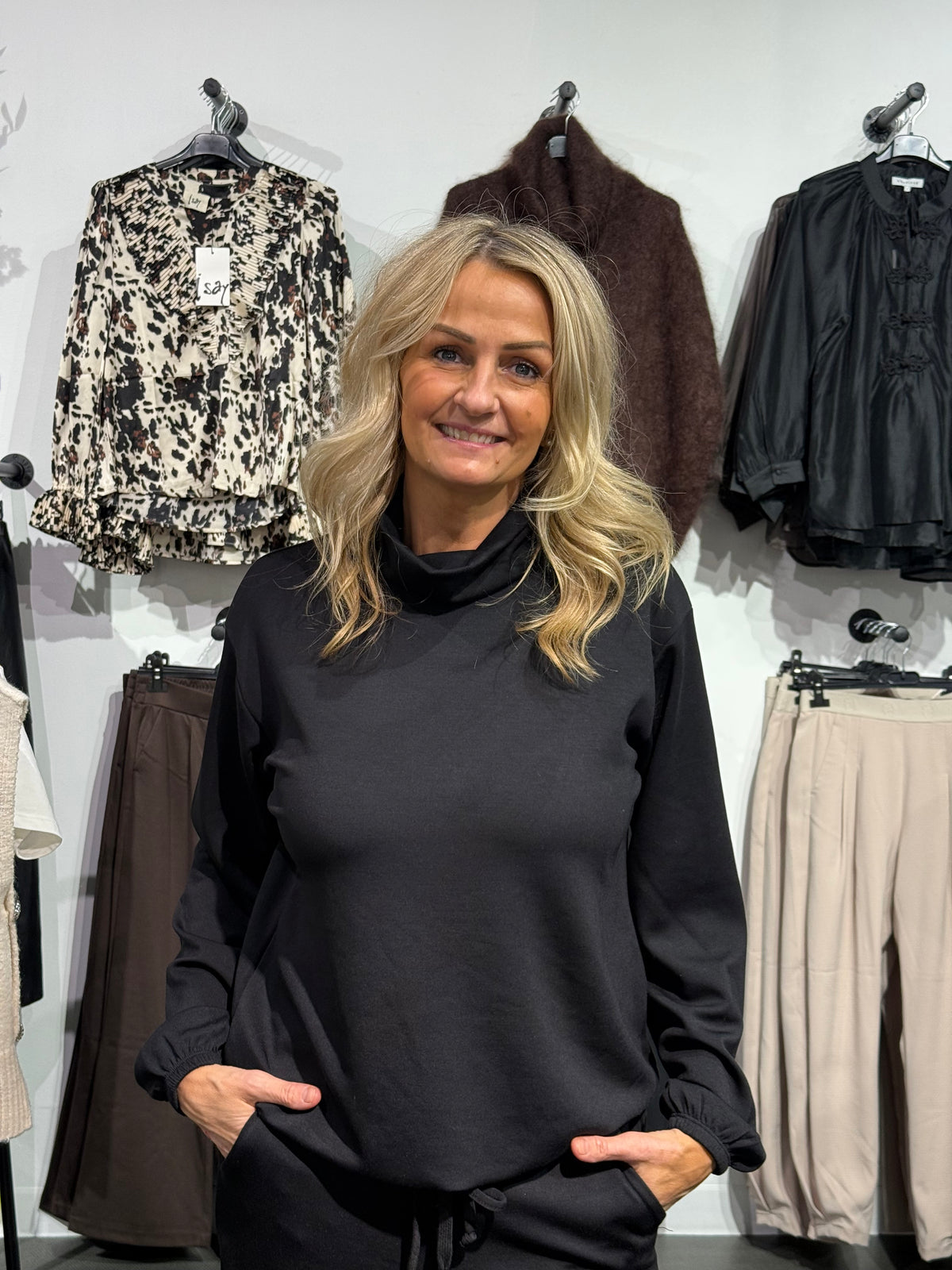 SC-BANU 203 SWEATSHIRT SVART