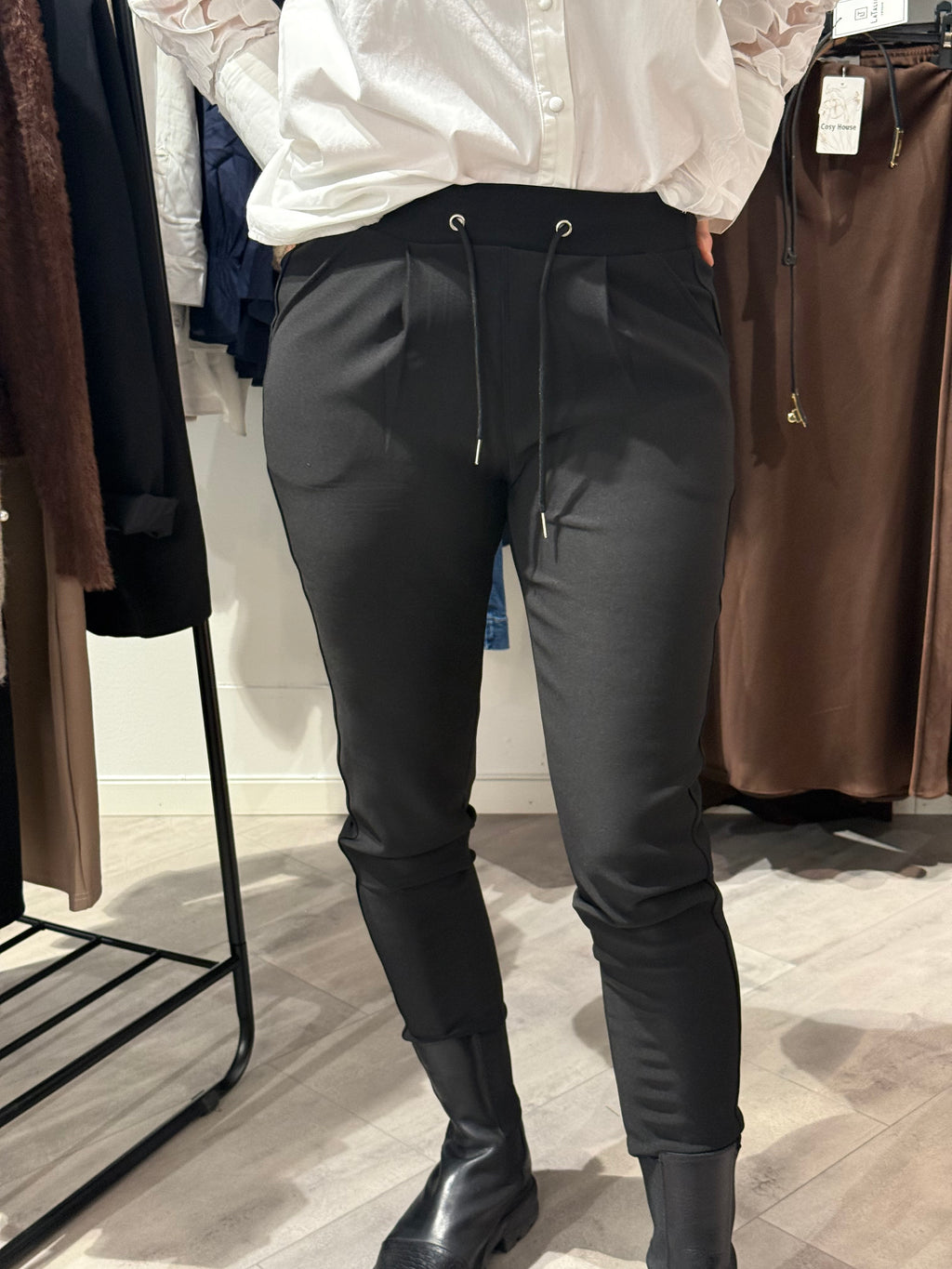 Soft slim fit suit trousers - black