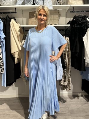 Majo klänning blå 