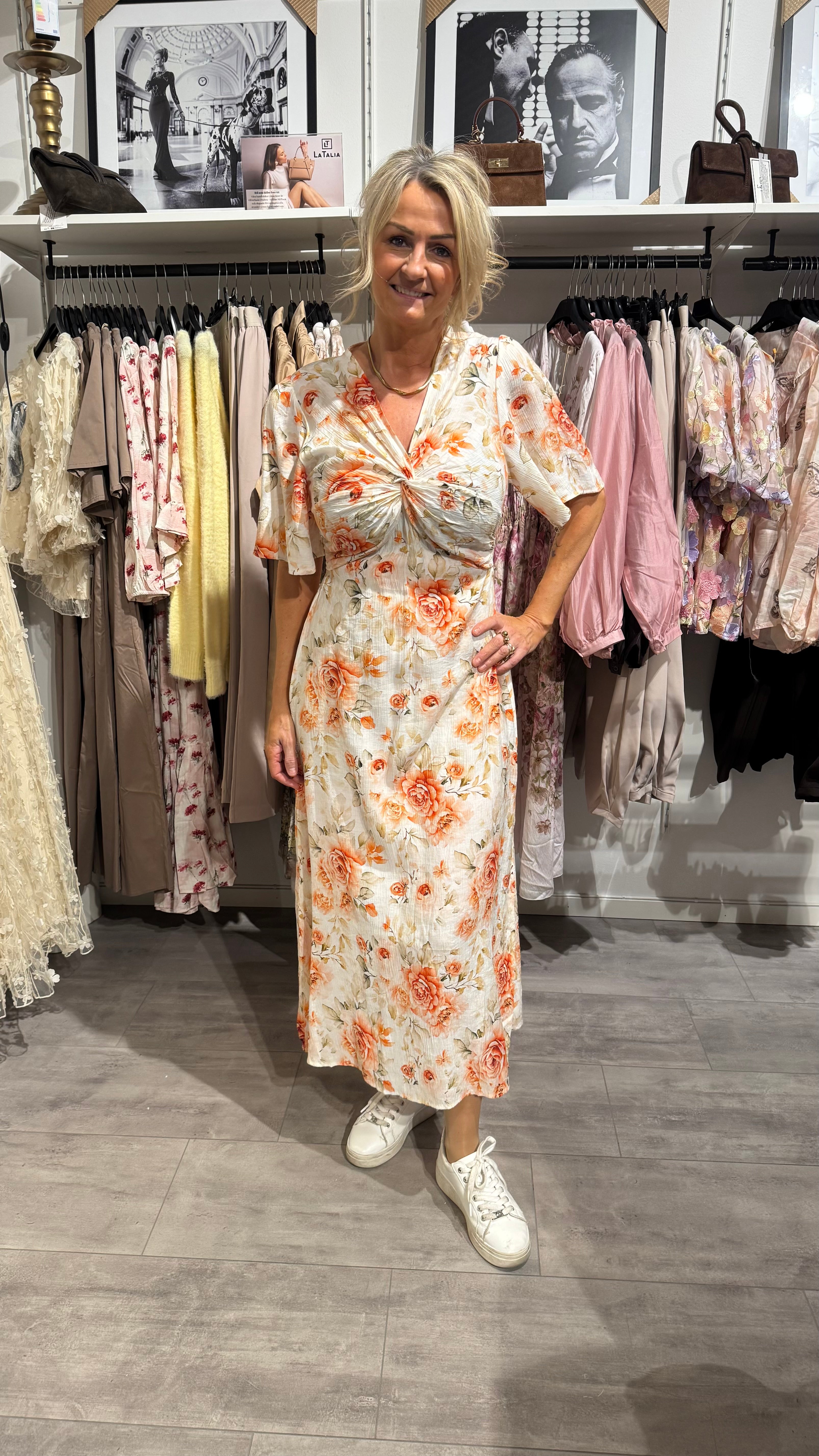 Klänning crepe - flower peach