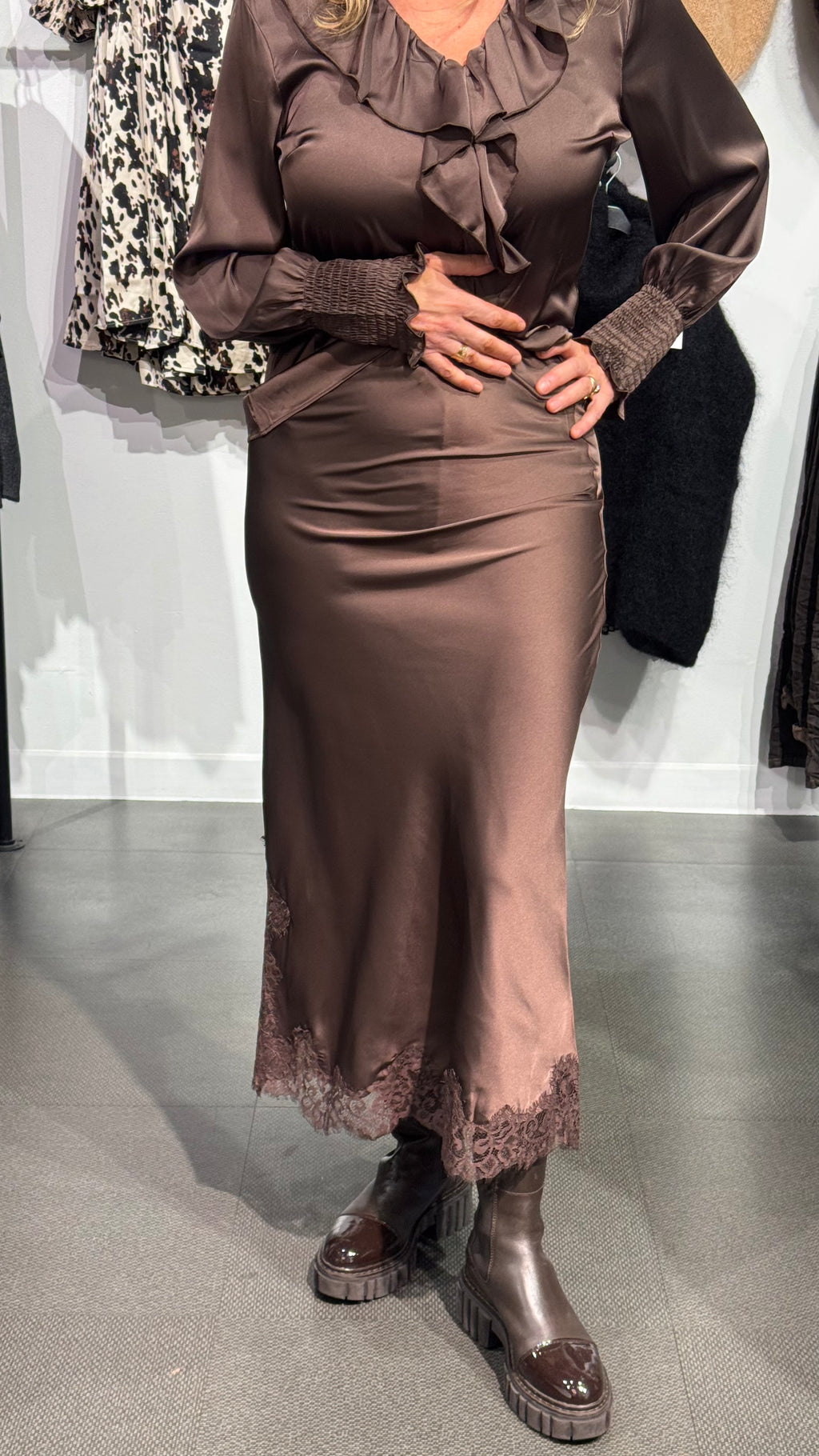Steff Lace skirt