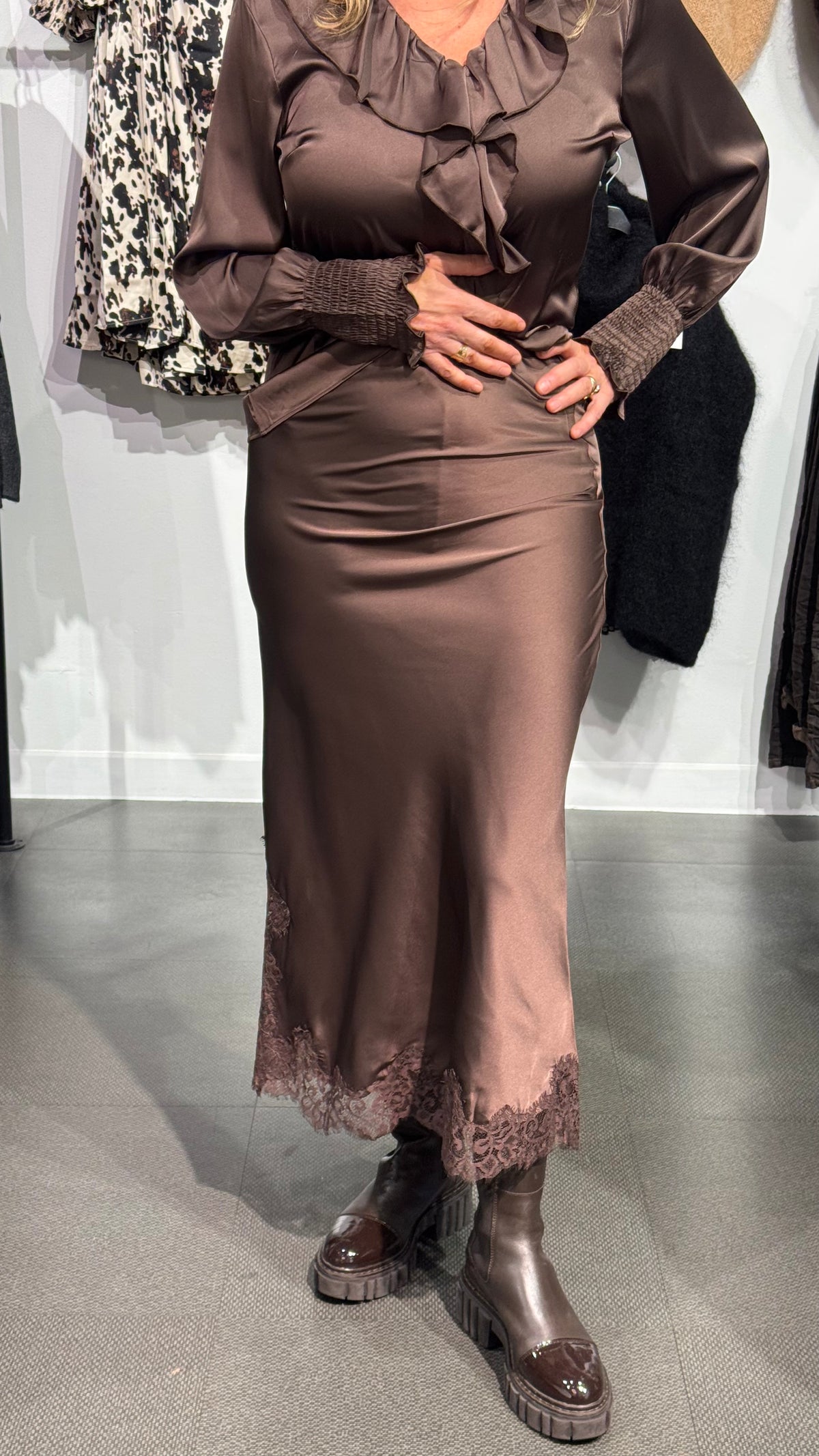 Steff Lace skirt