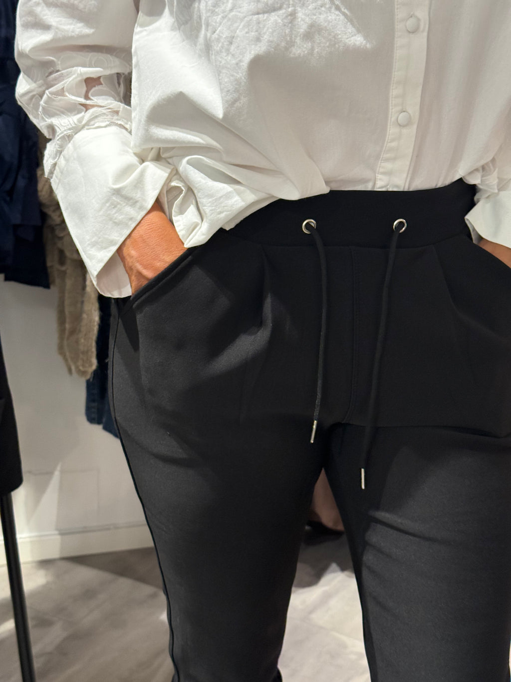 Soft slim fit suit trousers - black