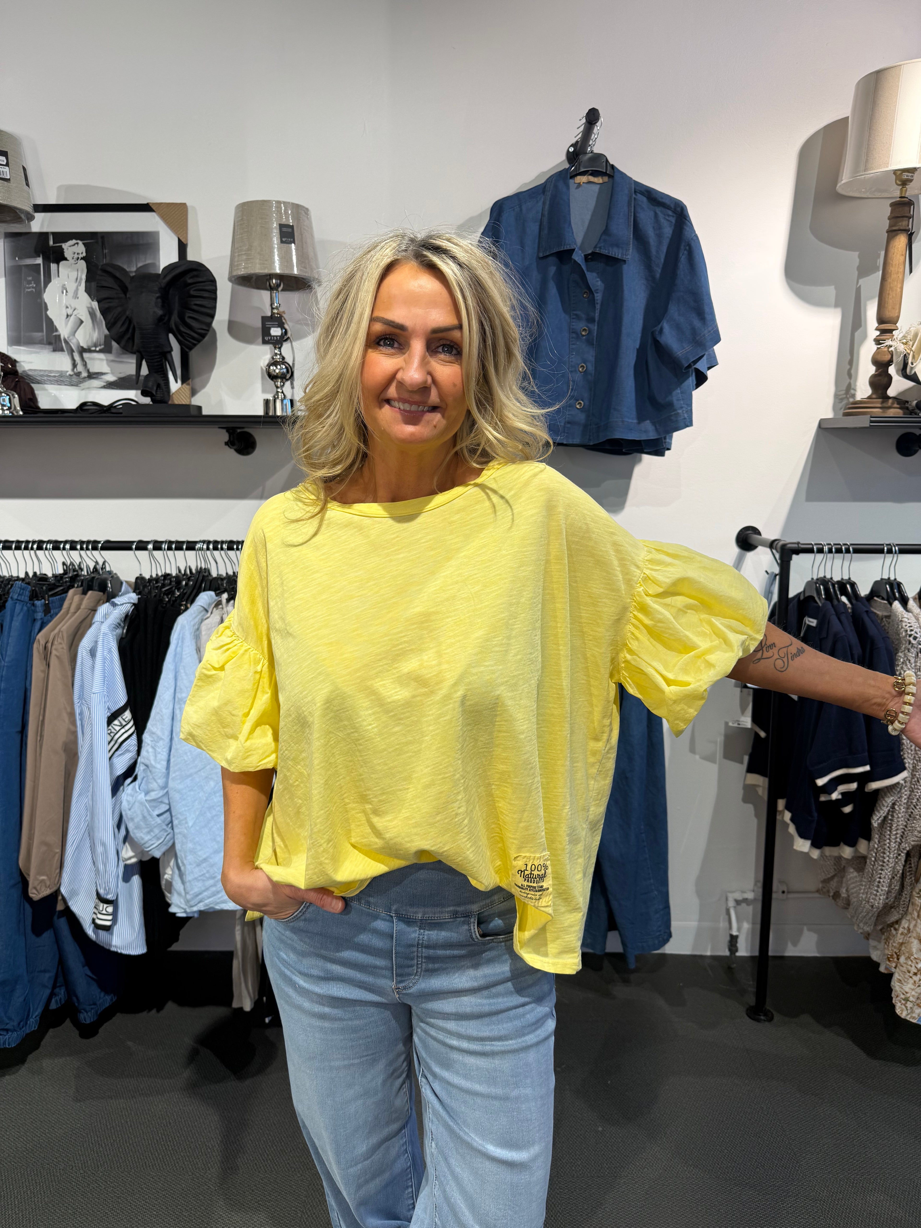 T-shirt med puffärm - gul