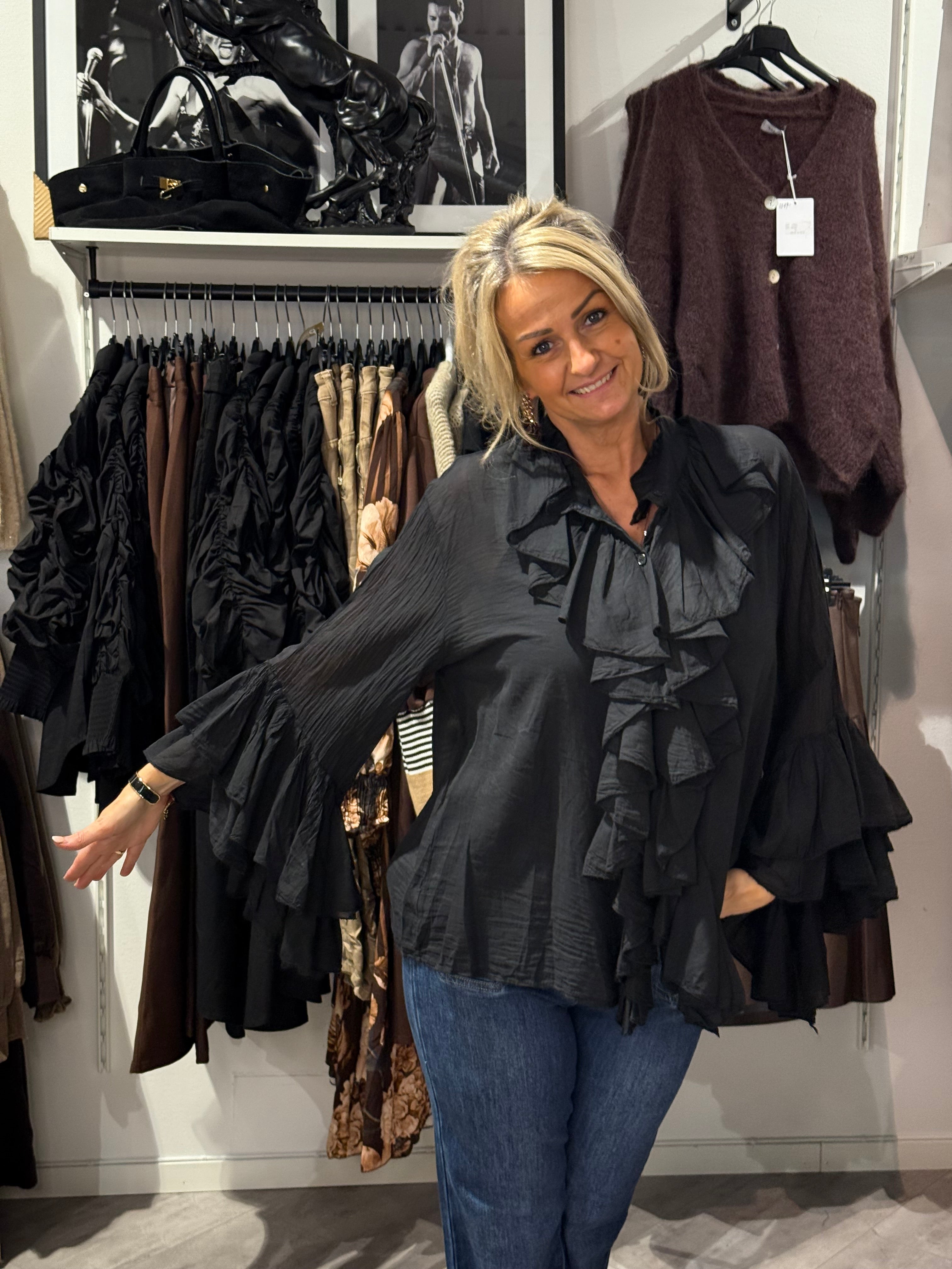 Blouse ruffle black
