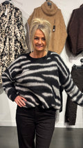 Stickad tröja - zebra