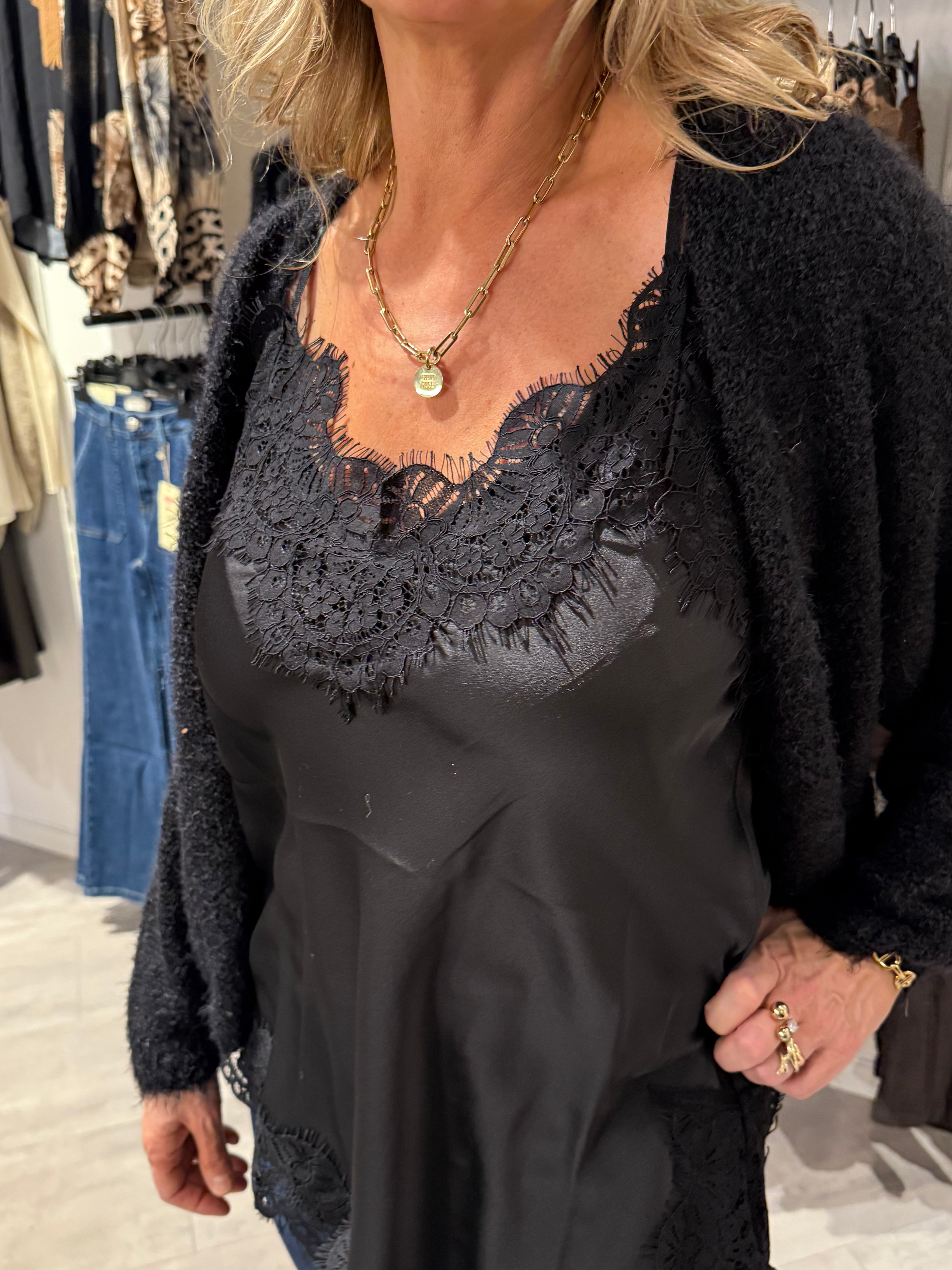 Långt spets linne svart