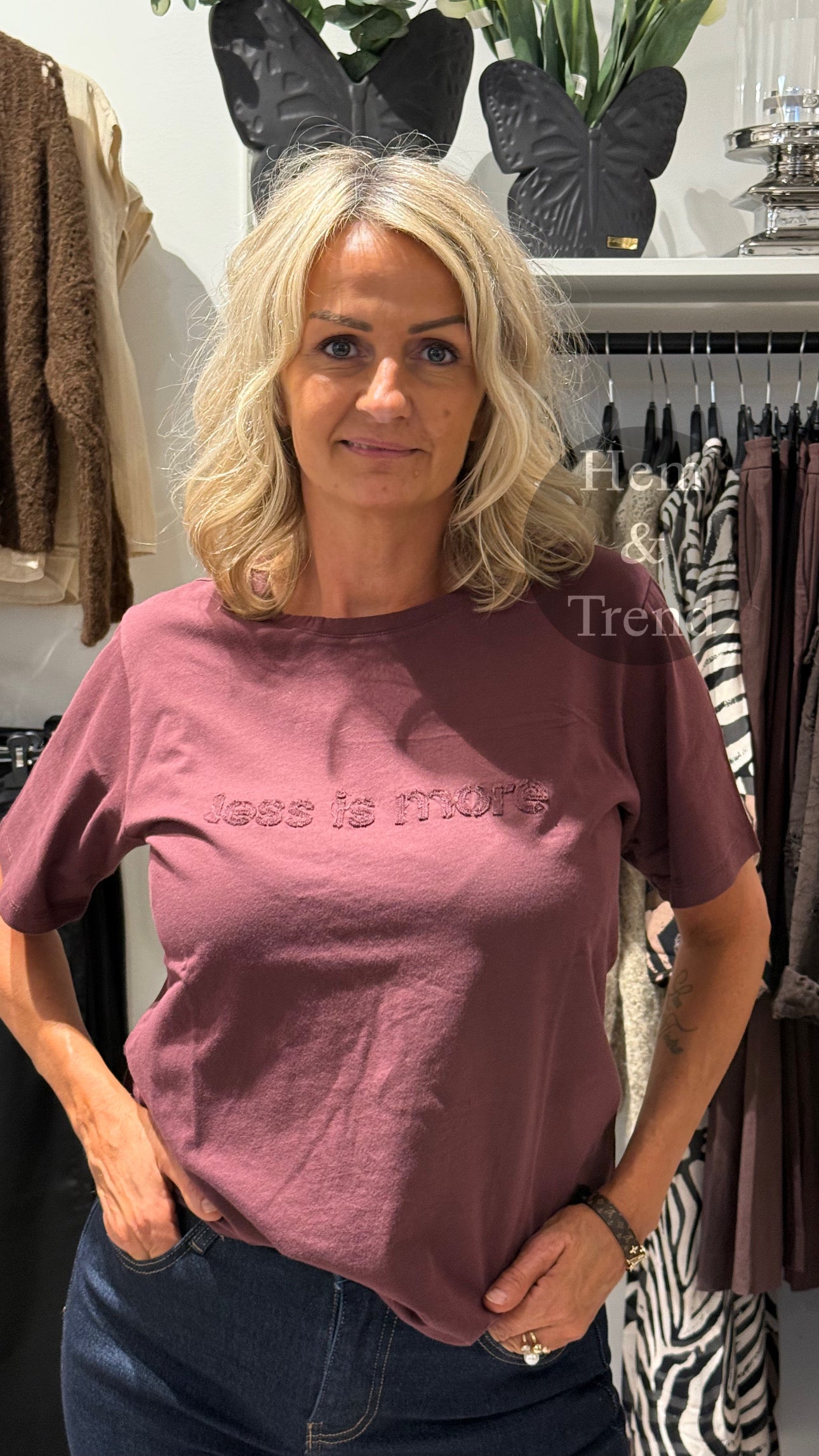 Less is more t-shirt - röd