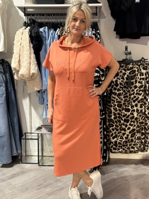 Banu klänning med huva rost orange 