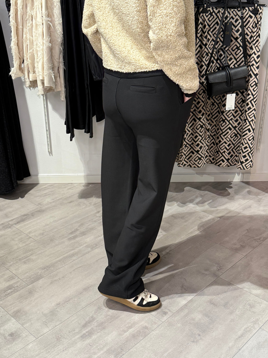 Mjukis kostym byxa med hällor