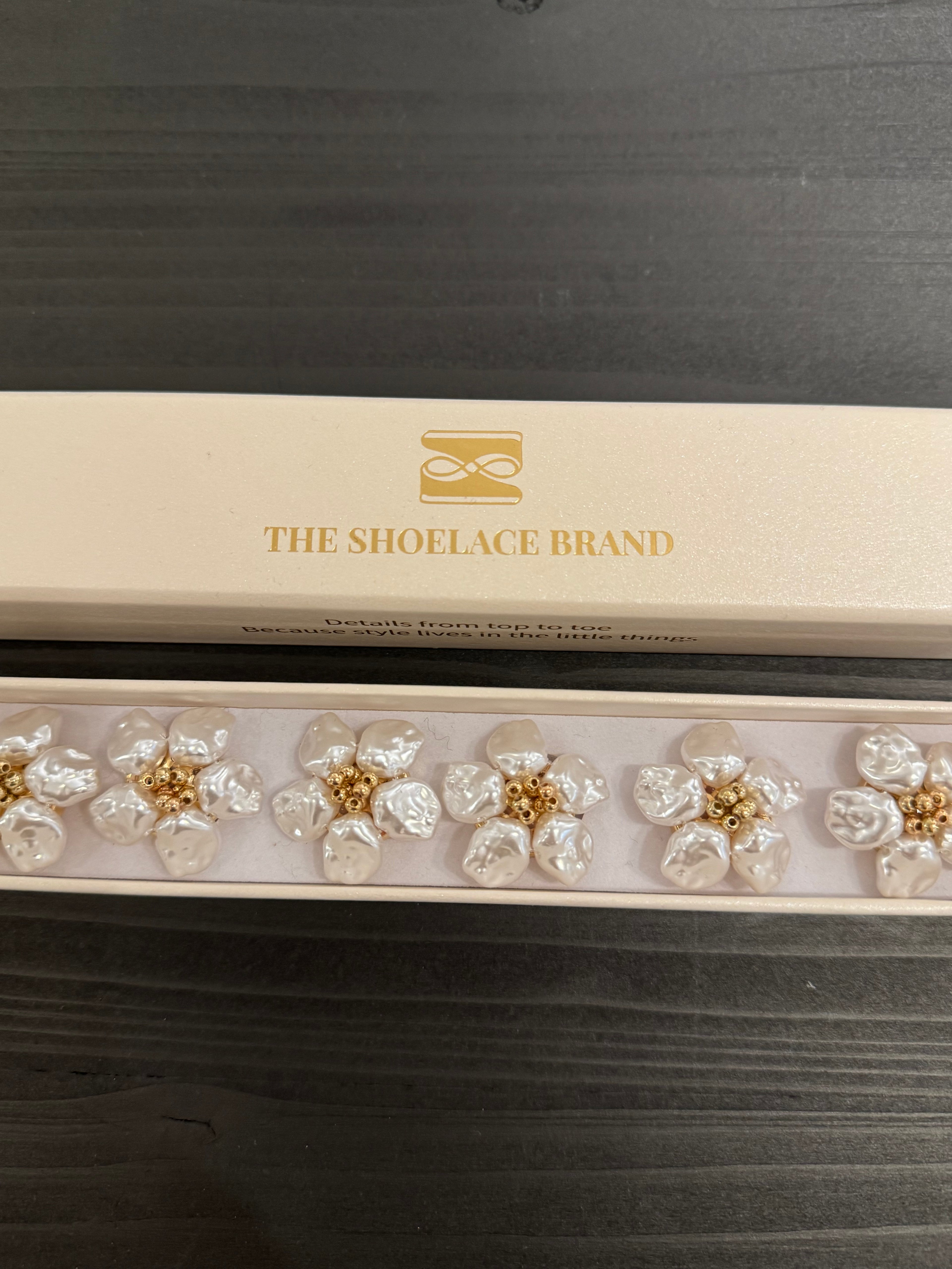 Skjortknapp- blomma pärla/guld