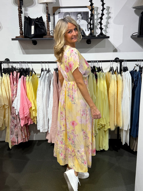 Camilla klänning - blommor gul