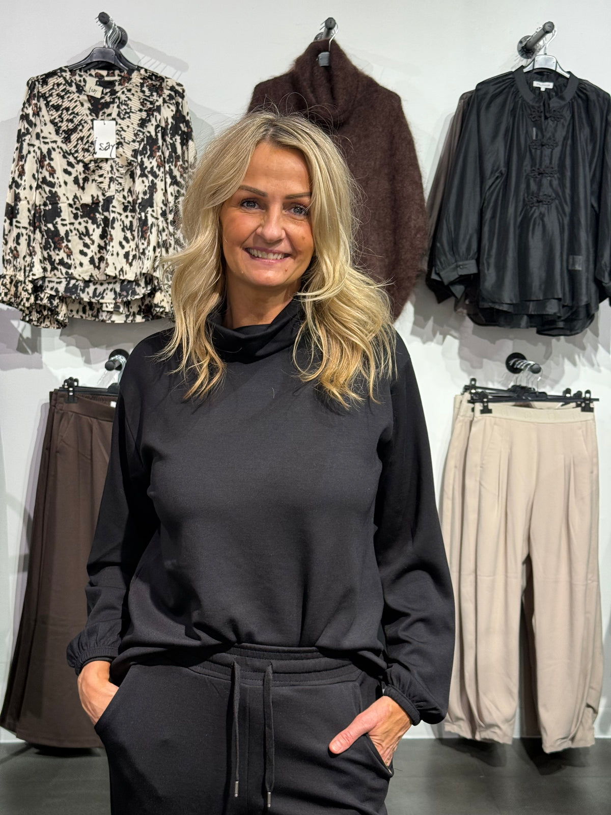 SC-BANU 203 SWEATSHIRT SVART