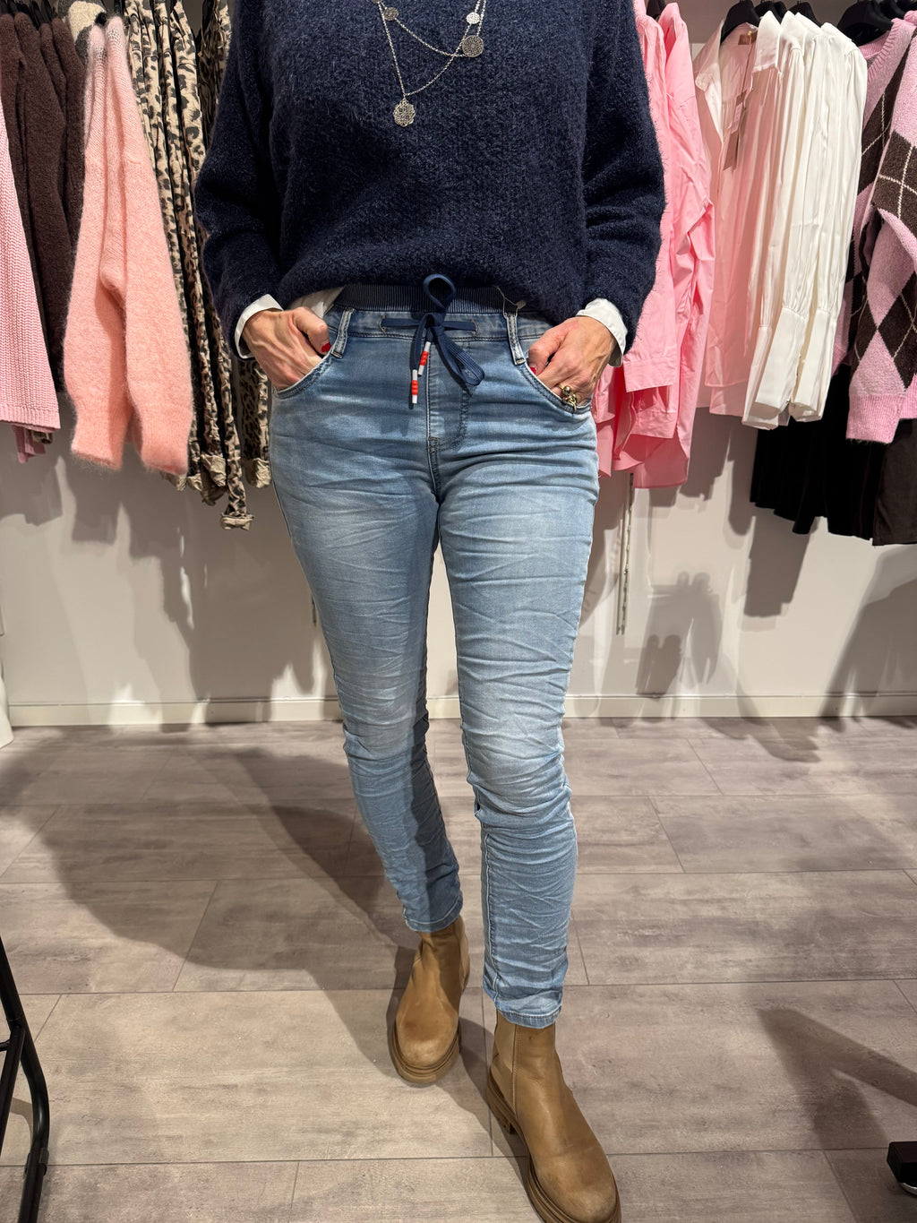Mirakeljeans med knyt - ljusblå