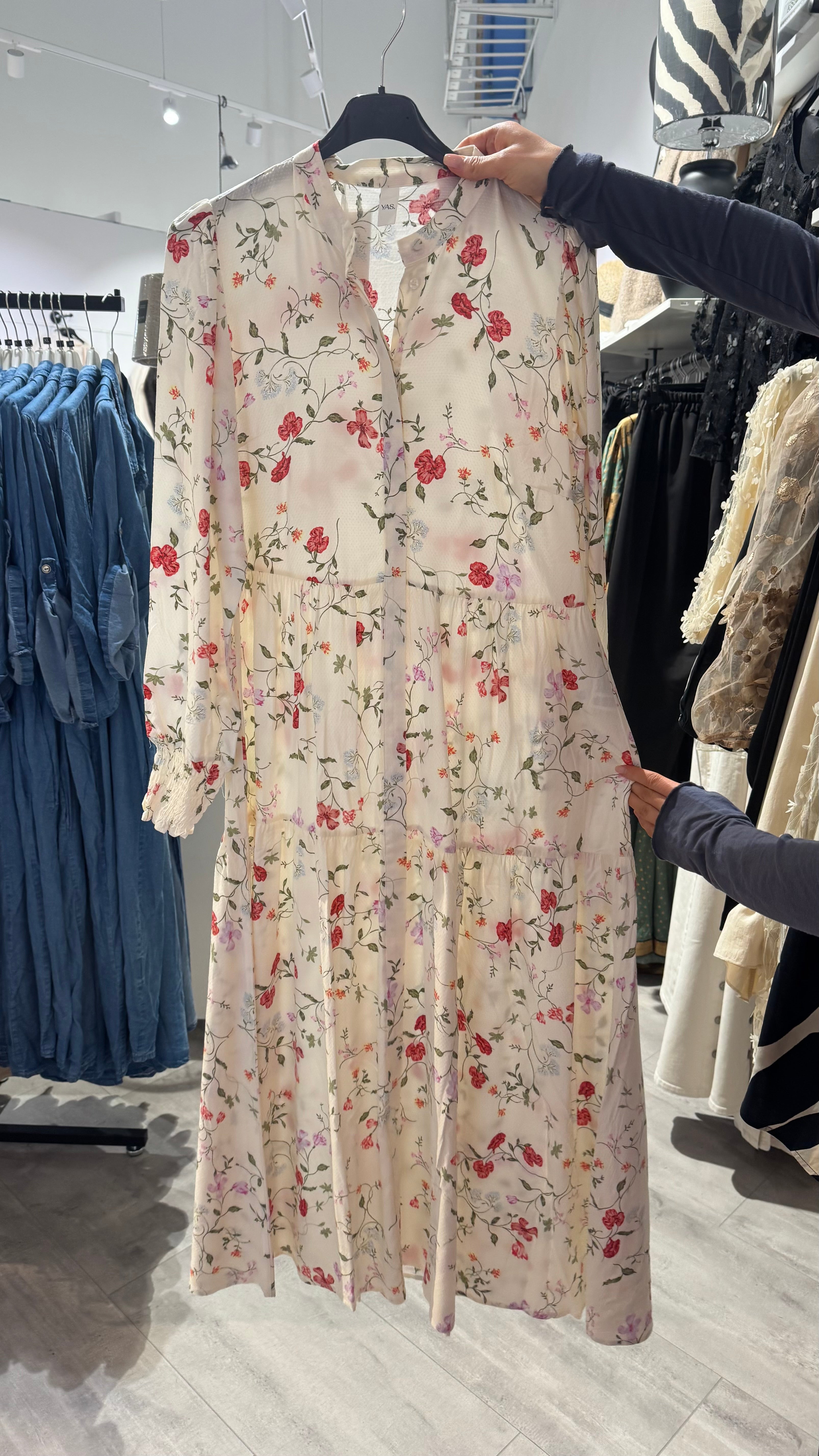 YASASINA MAXIKLÄNNING