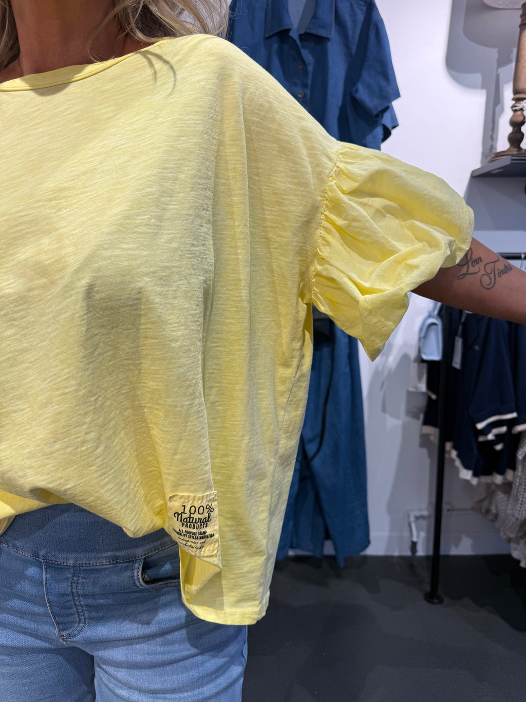 T-shirt med puffärm - gul