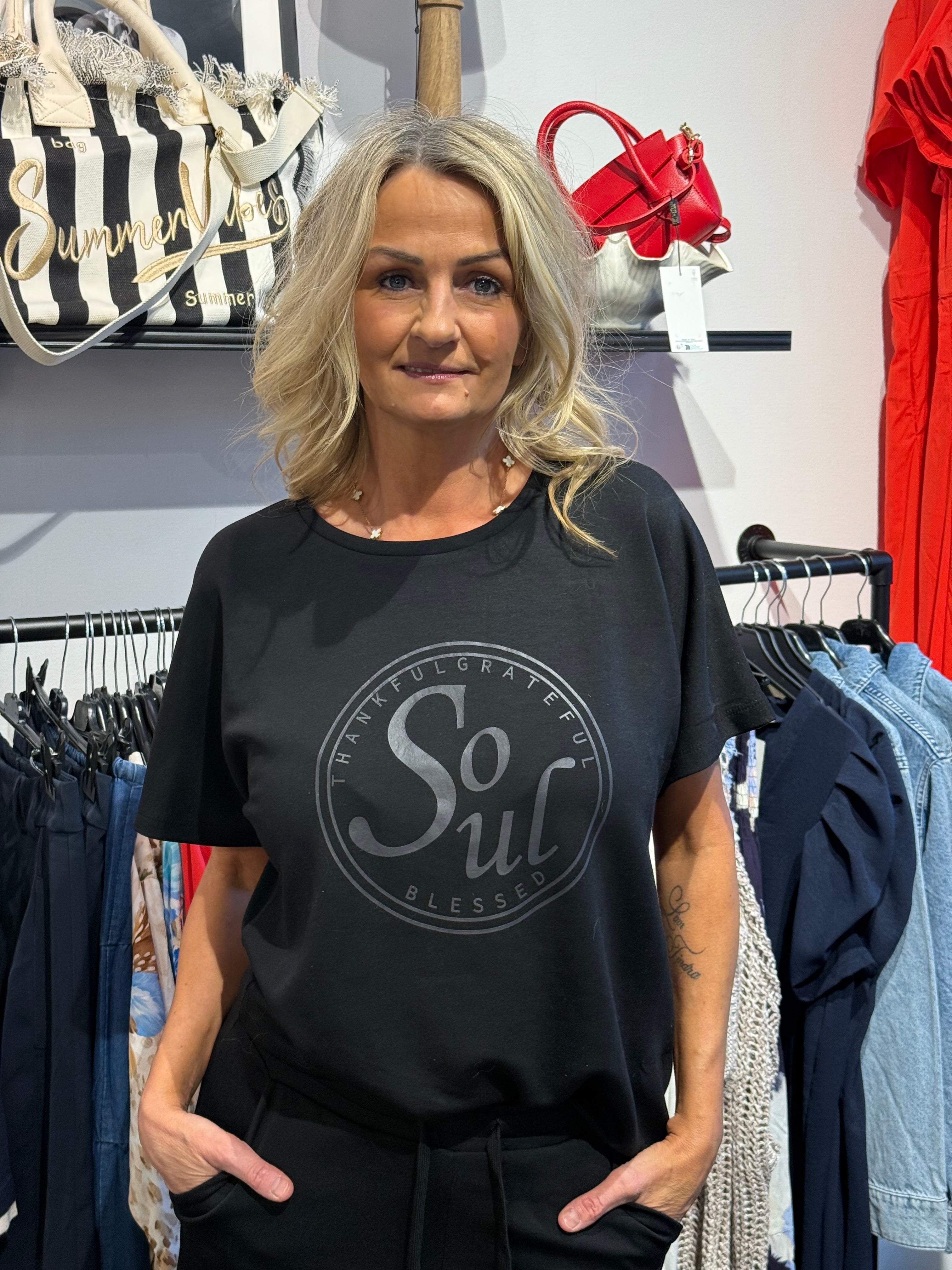 Banu T-shirt- svart