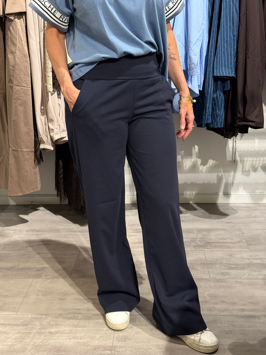 Vid mjuk byxa- marinblå