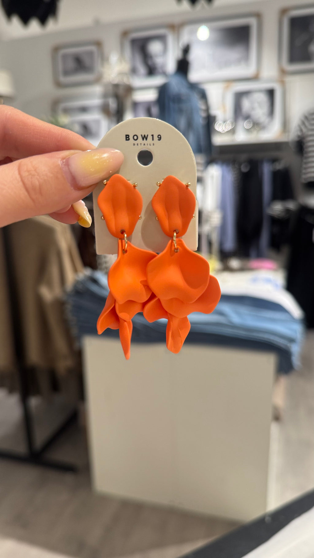 LEAF EARRINGS MATT - ORANGE