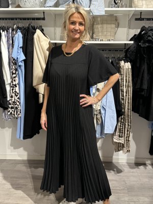 Majo klänning svart