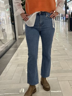 Jeans flared ljusblå 