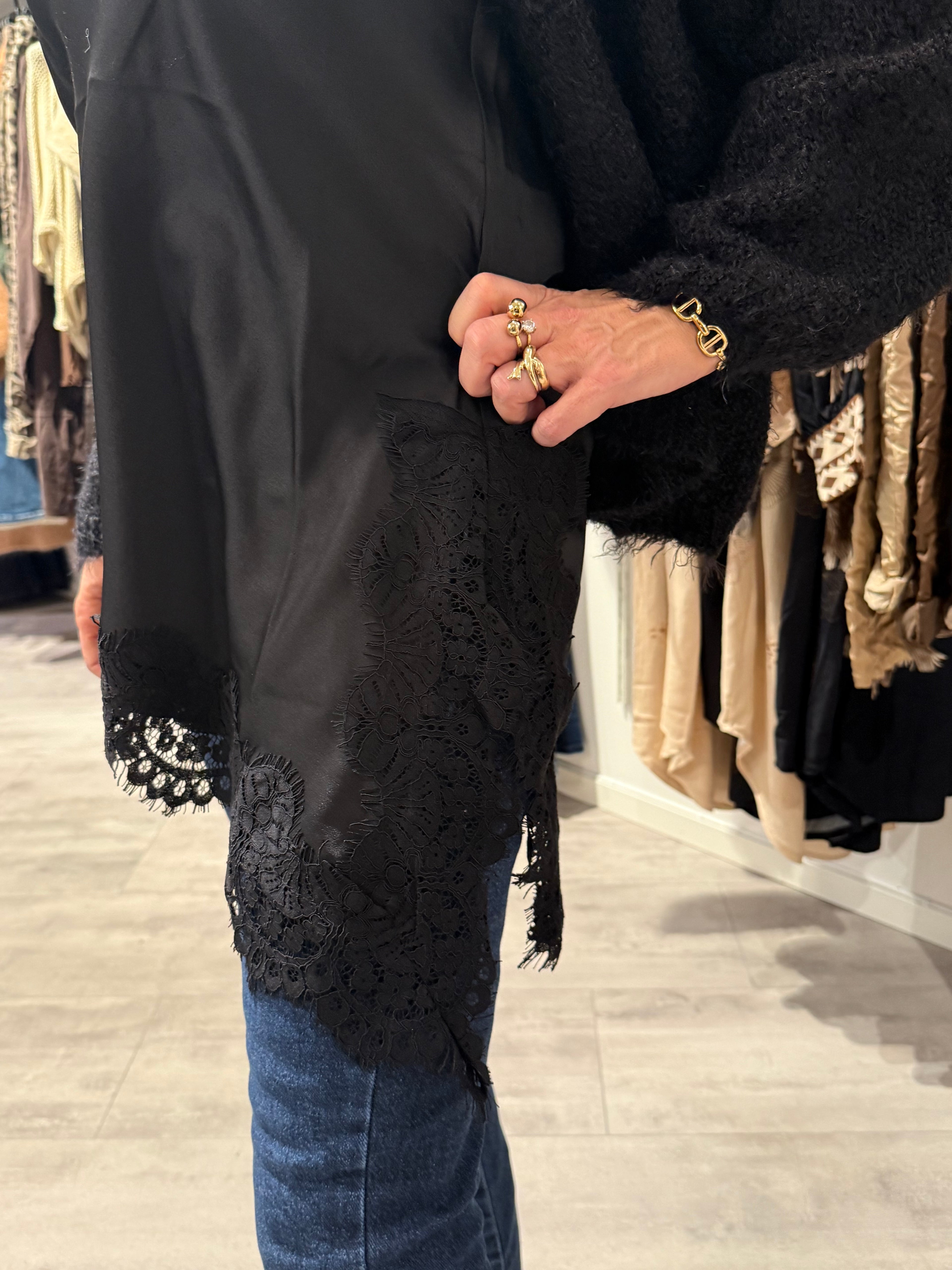 Långt spets linne svart