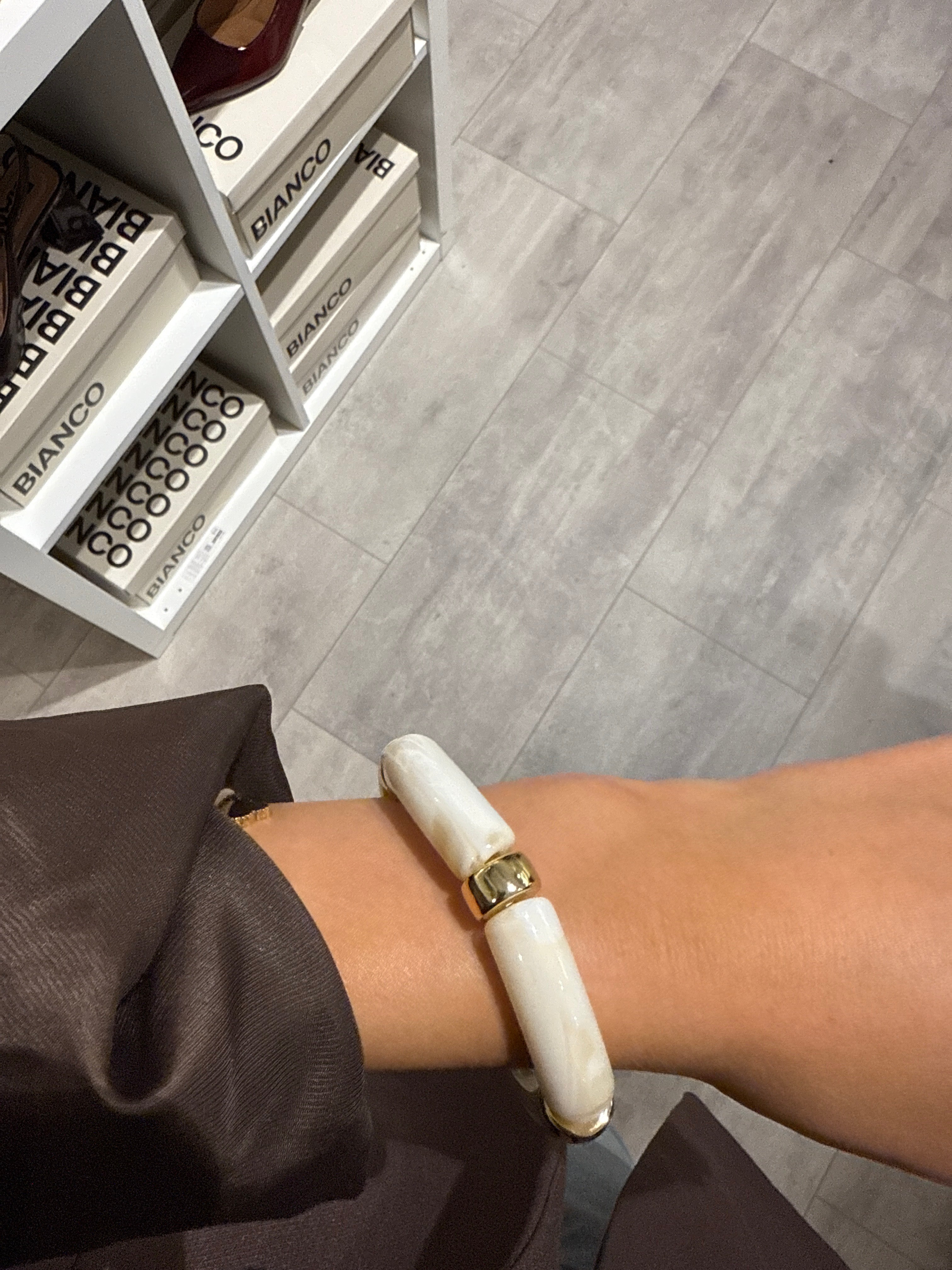 Resin elastic marble