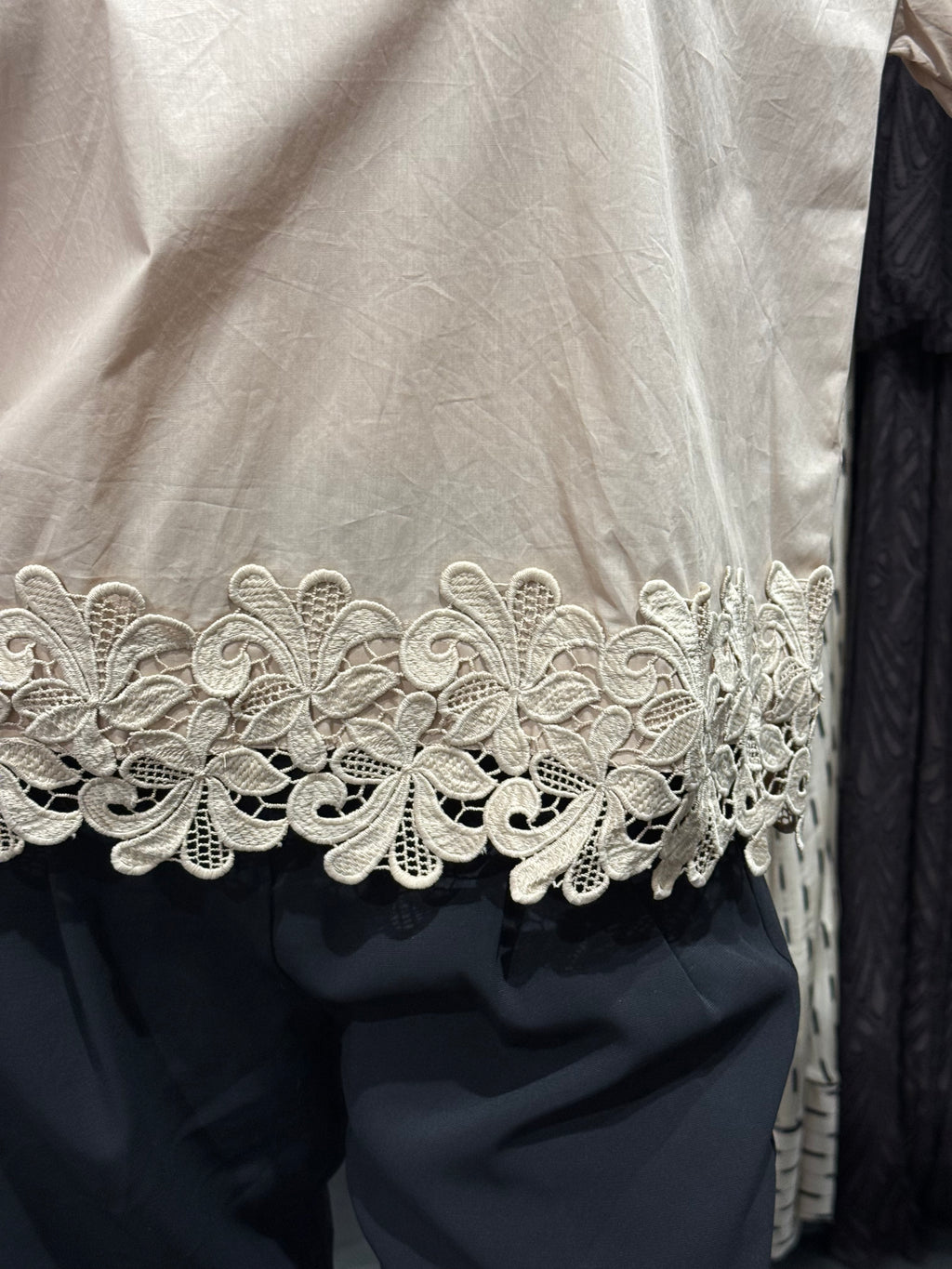 Klara embroidery sand