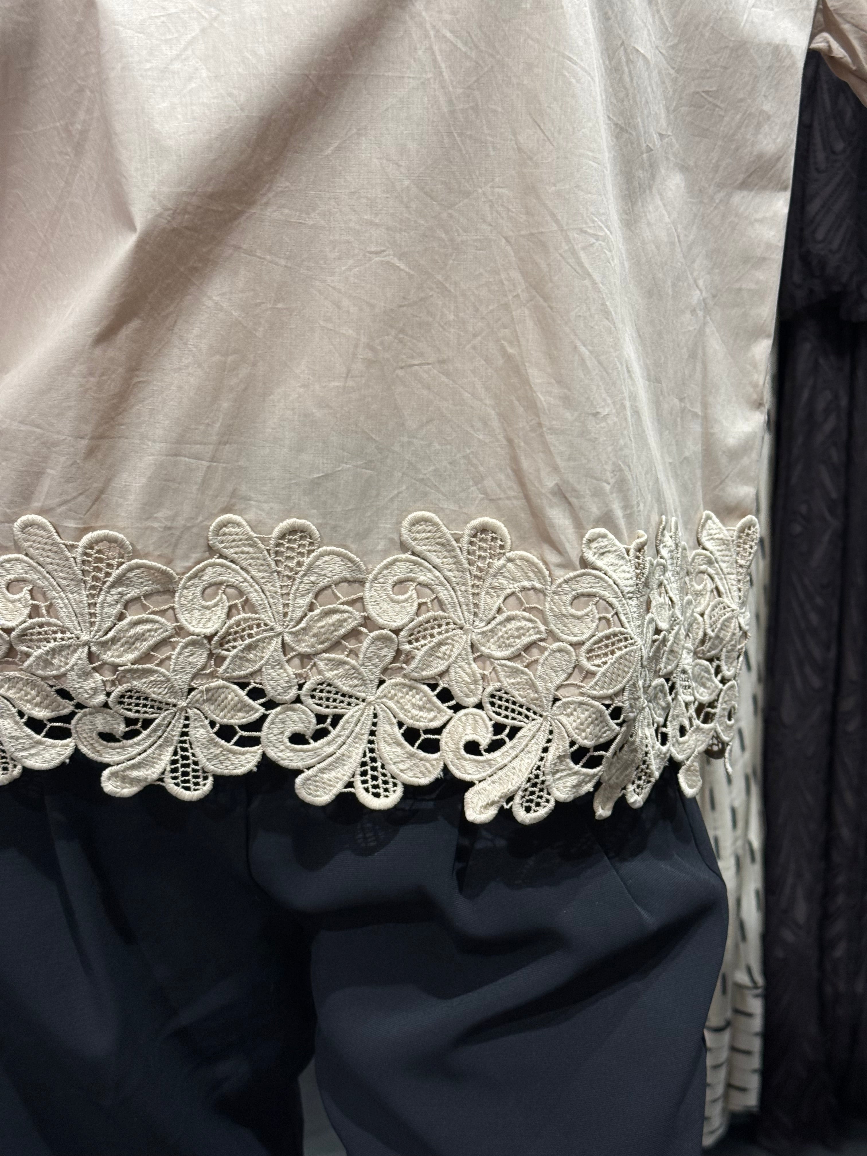 Klara embroidery sand
