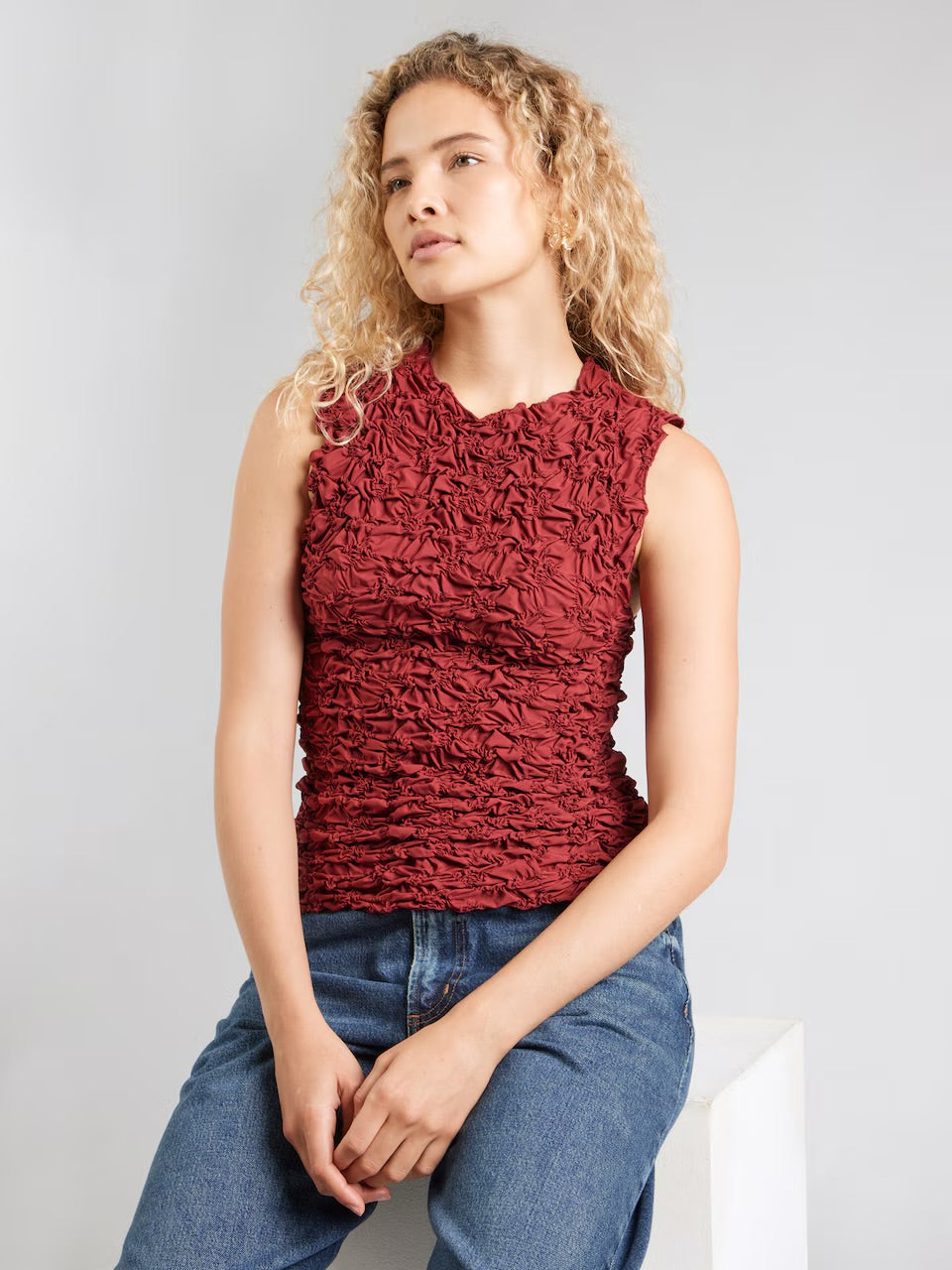 YASMERA SLEEVELESS TOP - RED