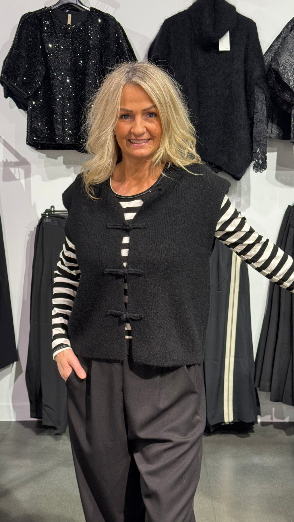 MdcCelestia Knit Vest - black