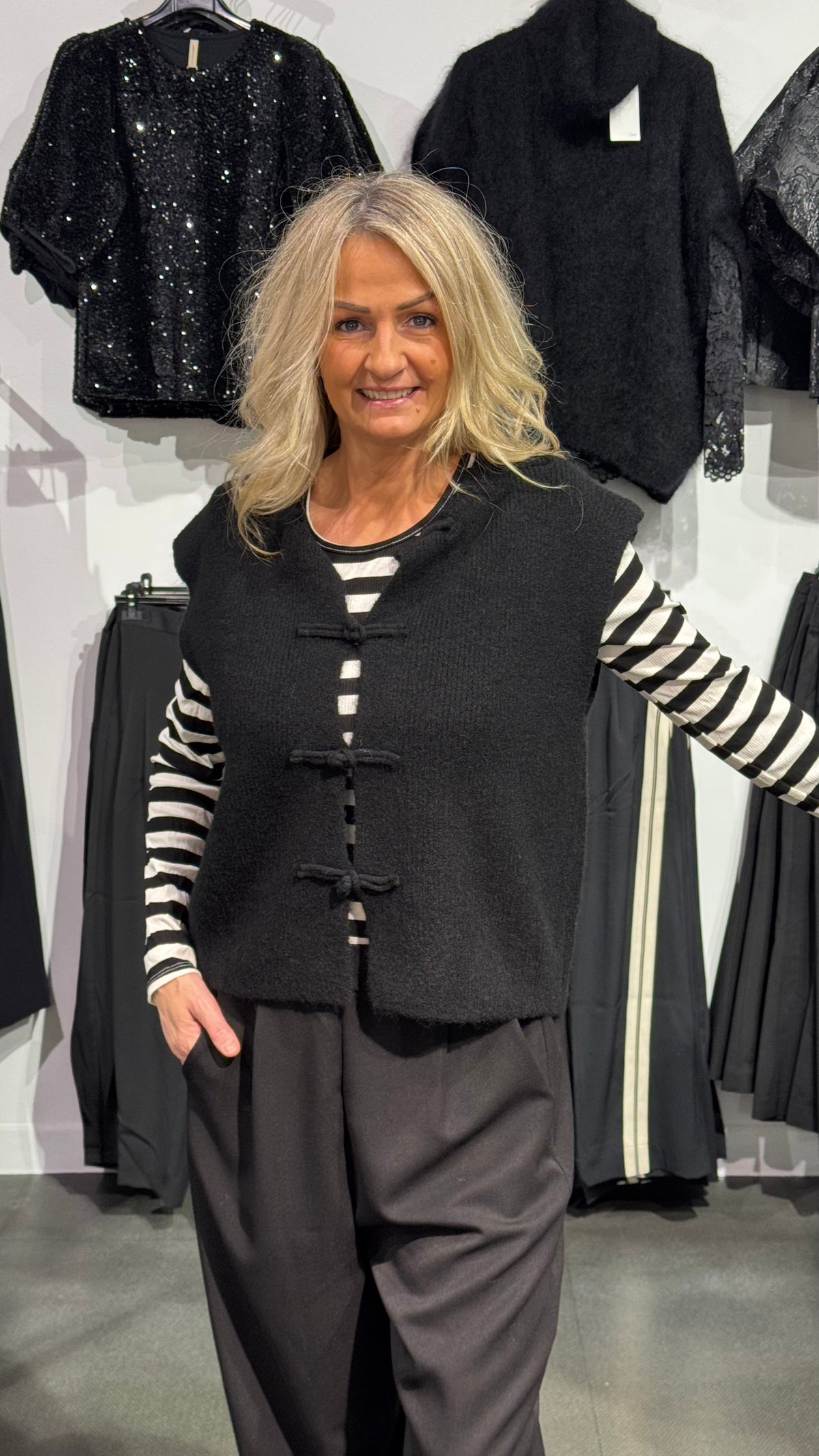 MdcCelestia Knit Vest - black