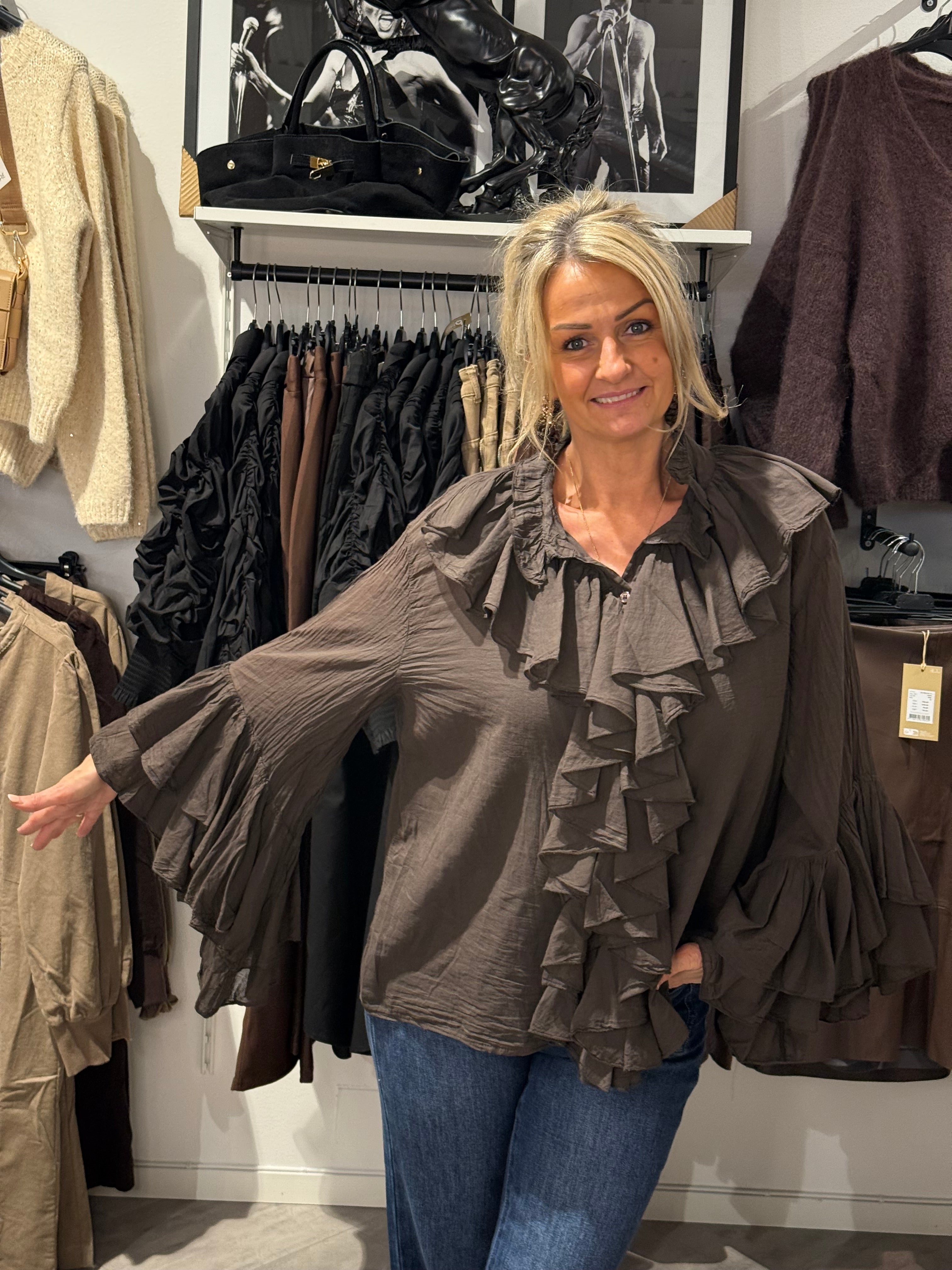 Blouse ruffle brown