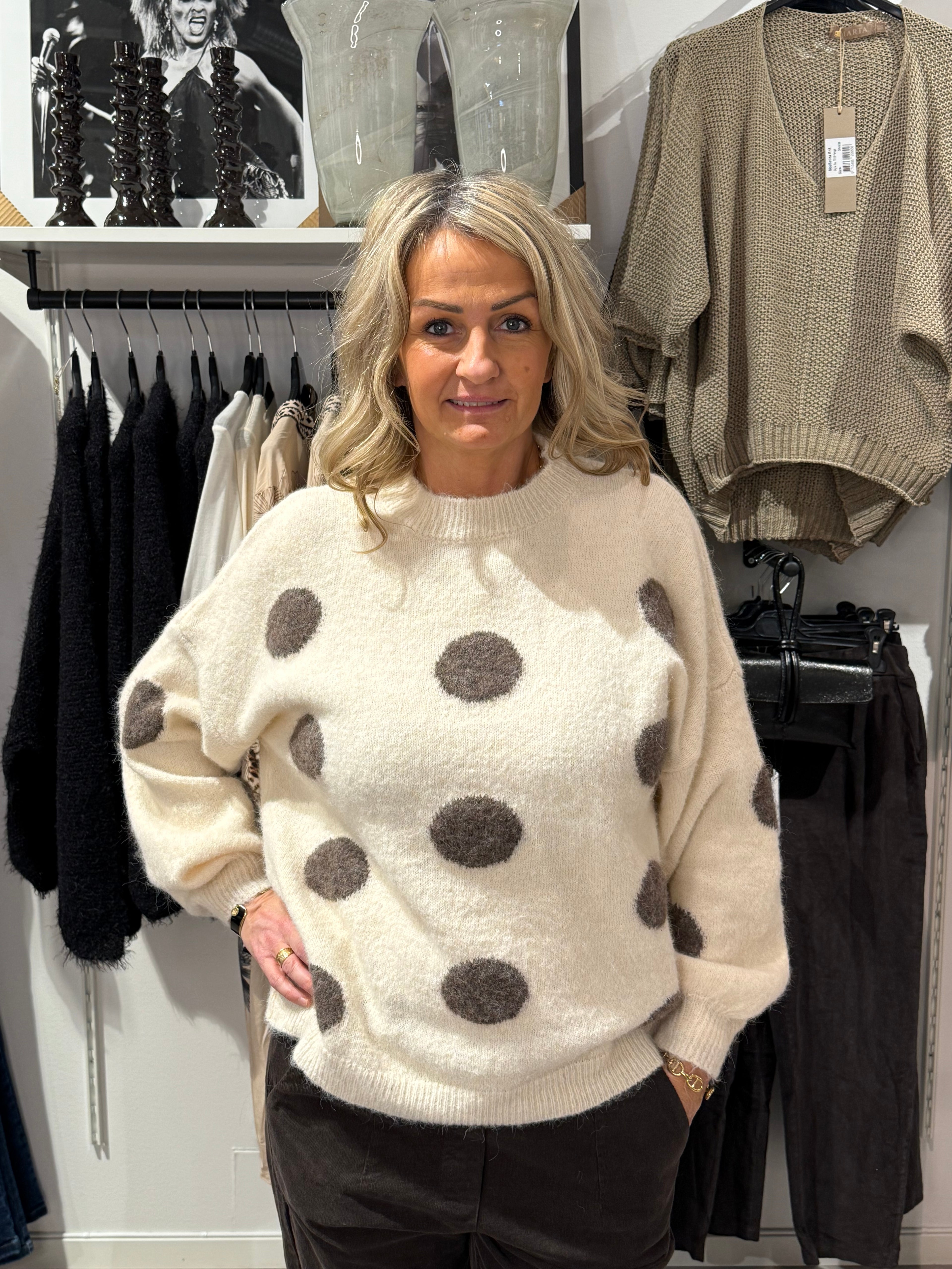 KNITTED SWEATER WITH DOTS