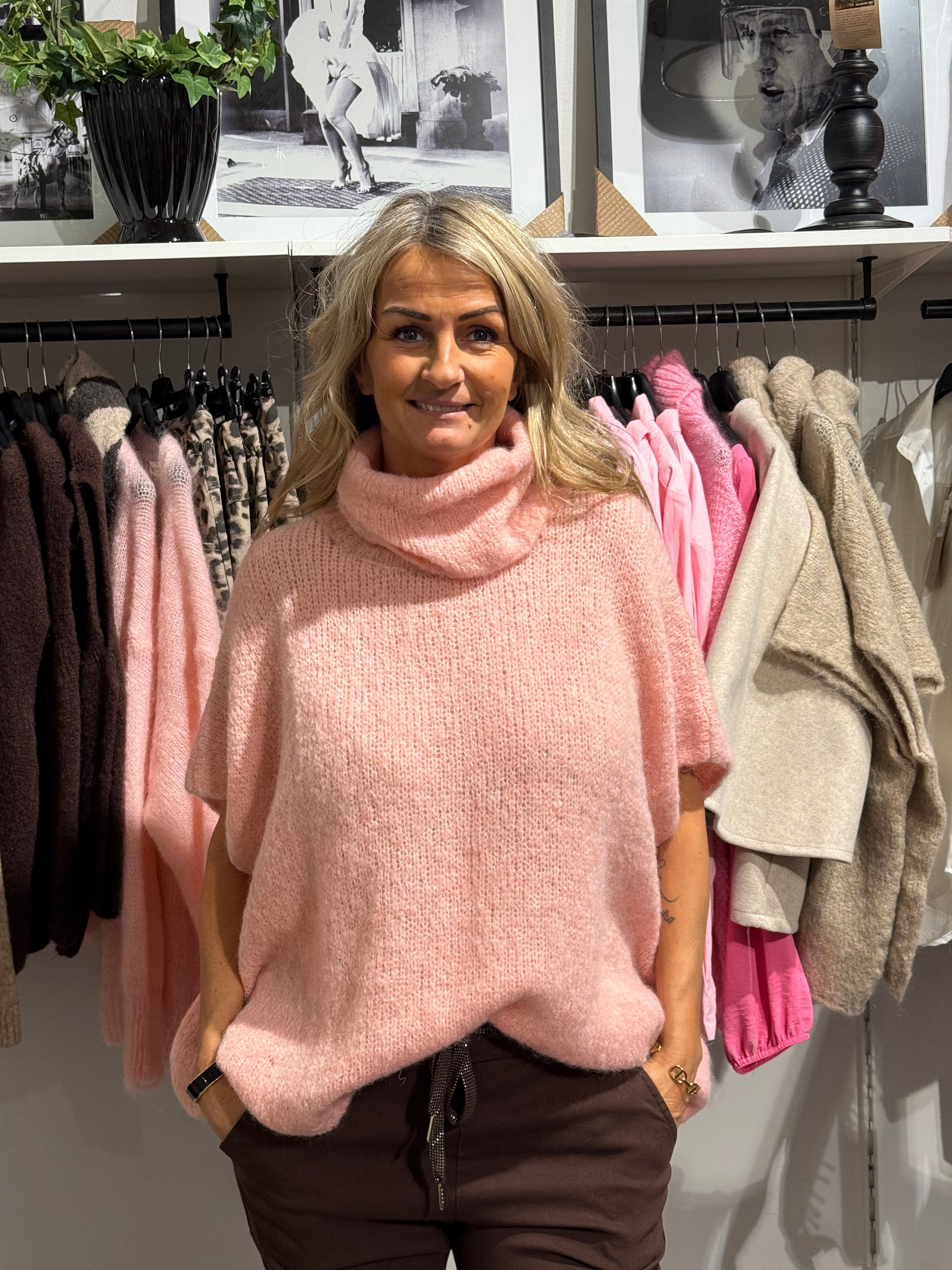 KNITTED SWEATER WITH POLO NECK- pink