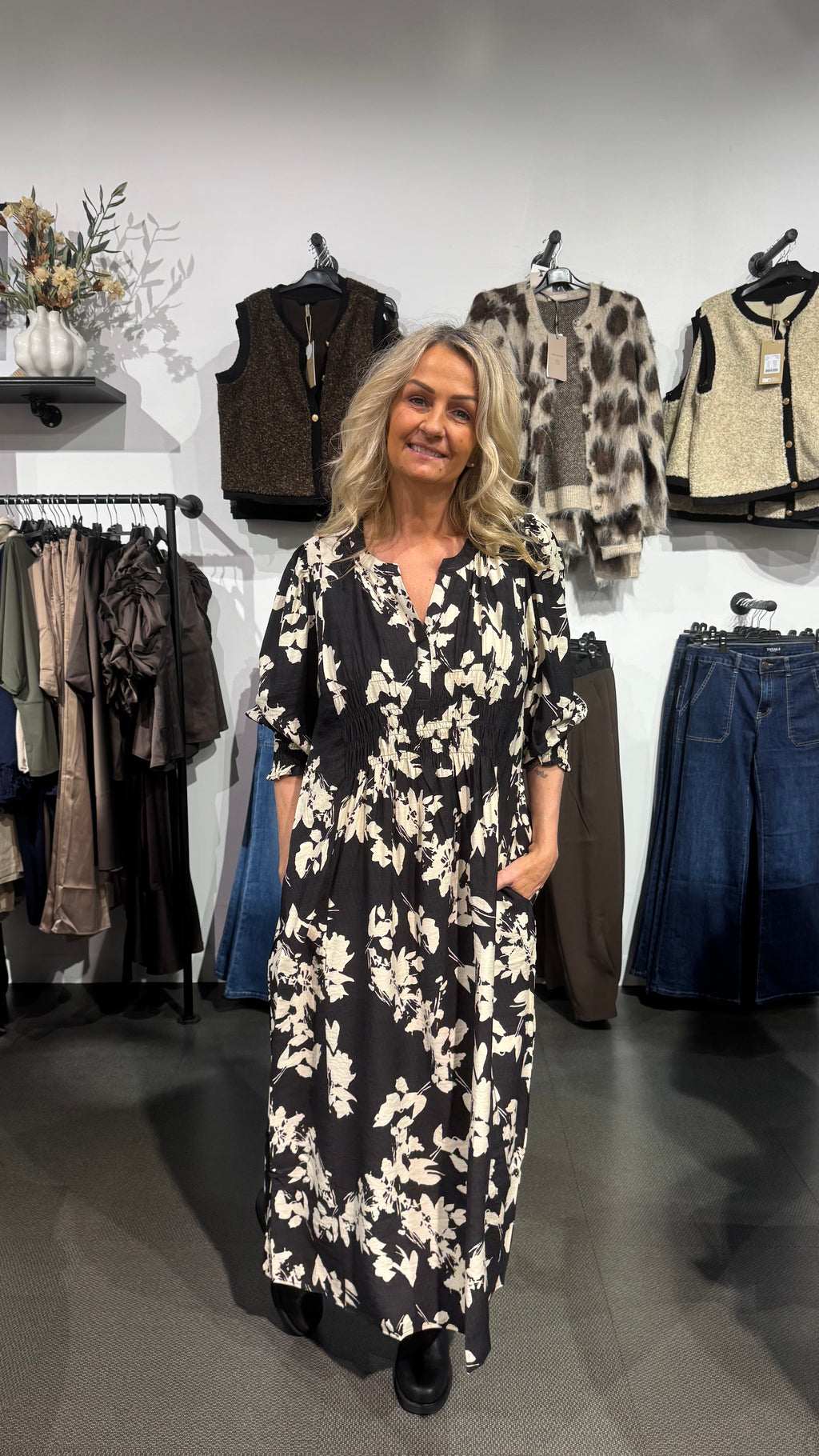 Ane V-Neck Dress