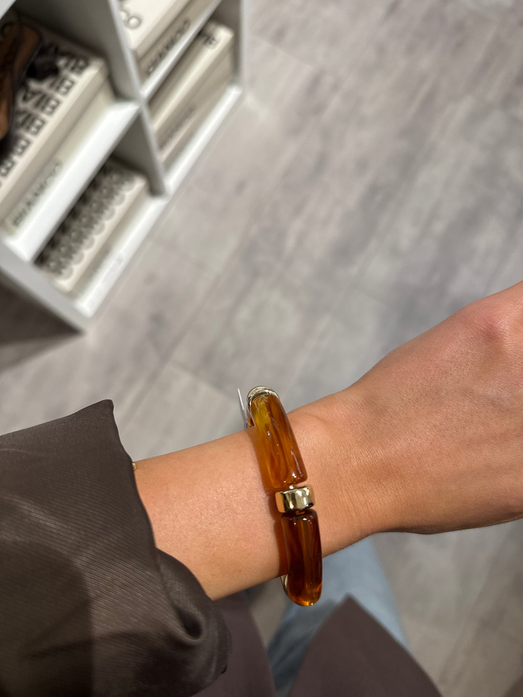 Resin elastic brown