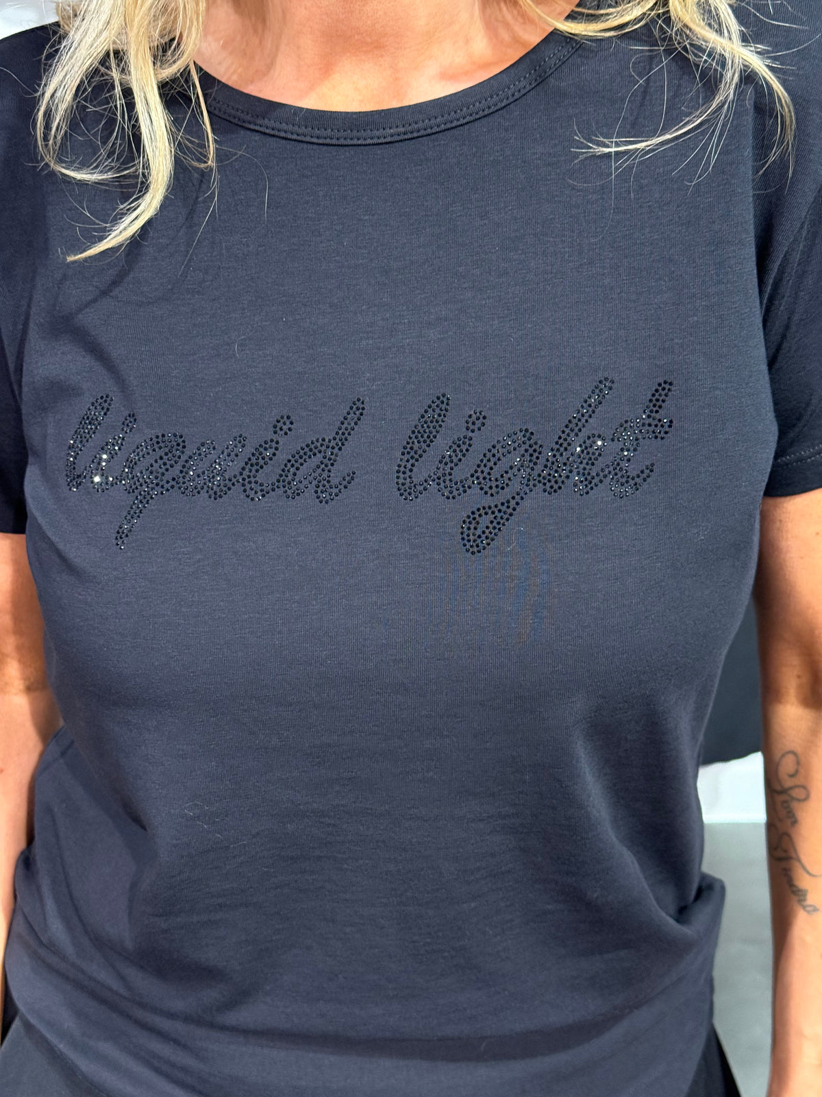 T-shirt- liquid svart