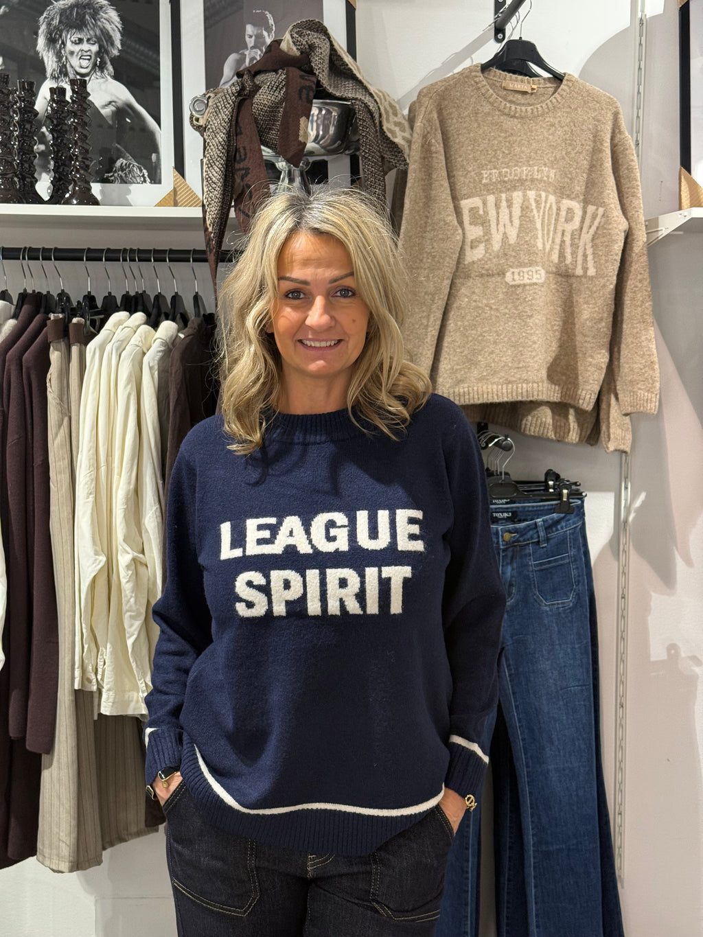 League spirit- stickad tröja blå/beige