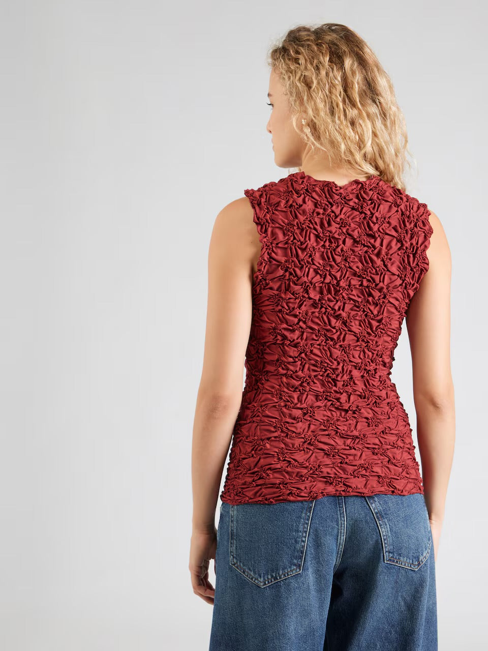 YASMERA SLEEVELESS TOP - RED