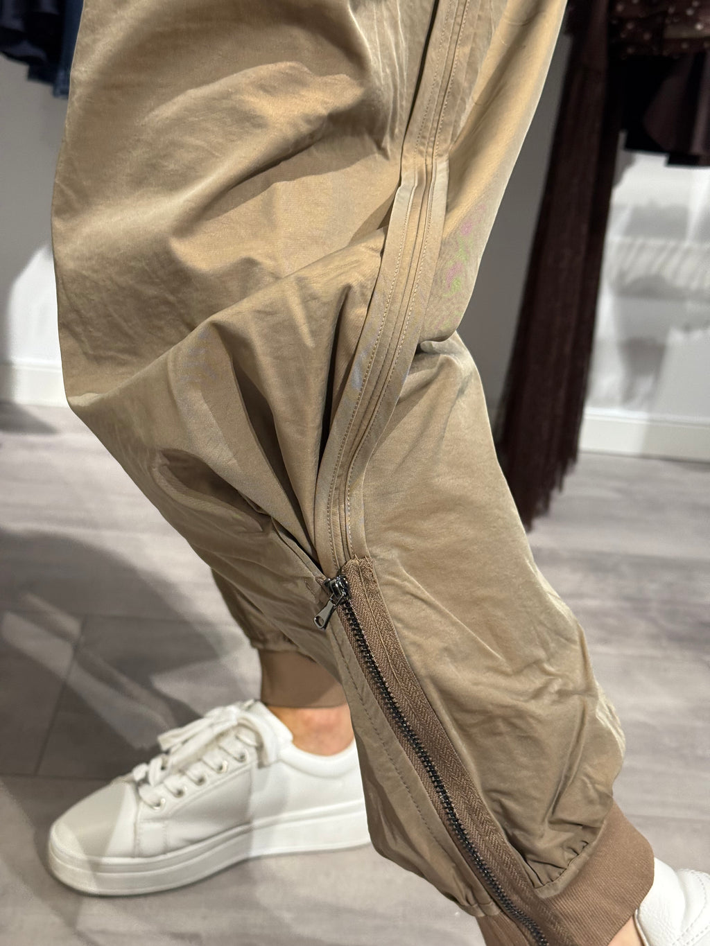 MollieGO pants- dark camel