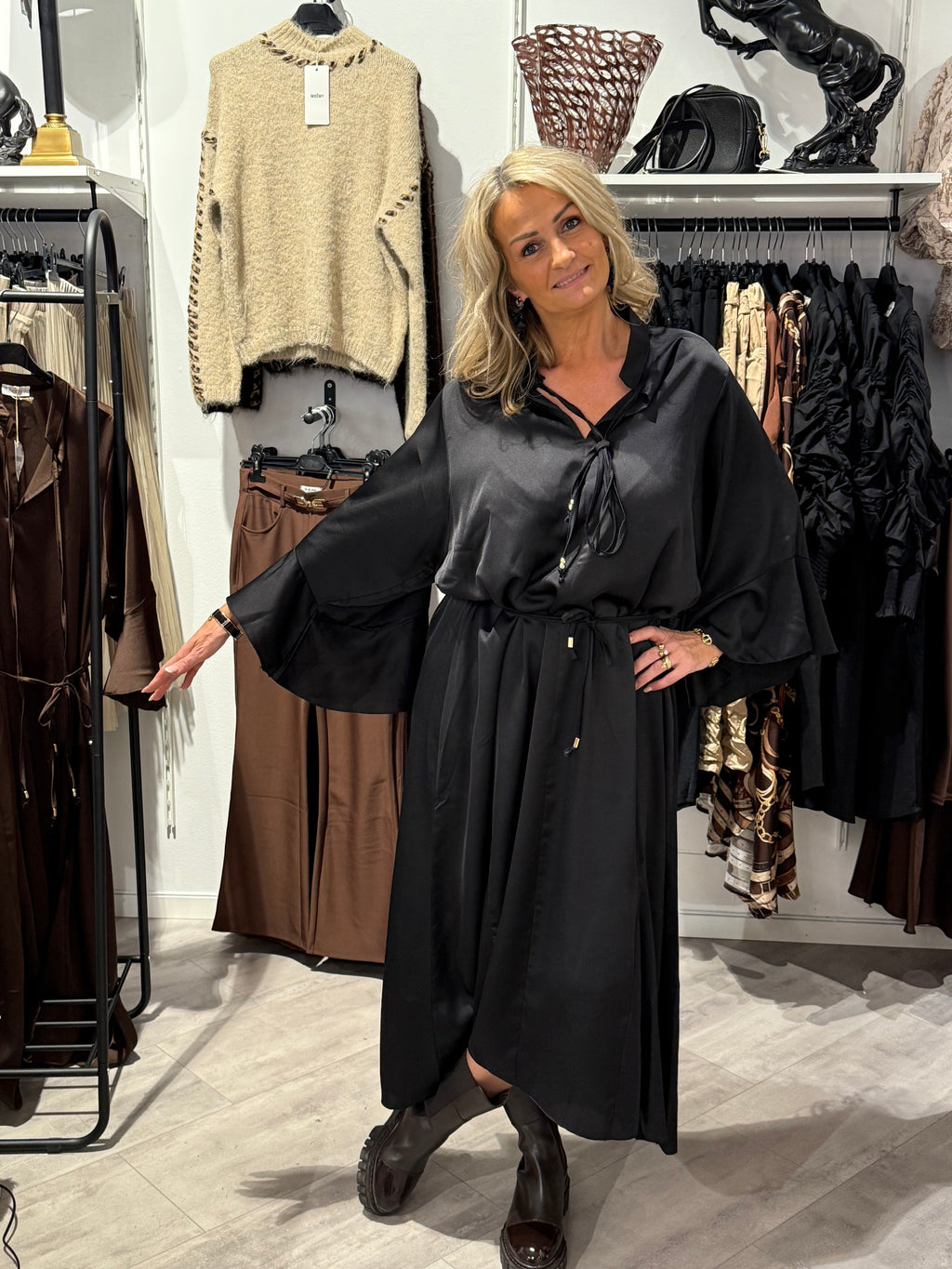 Shiny maxi dress black