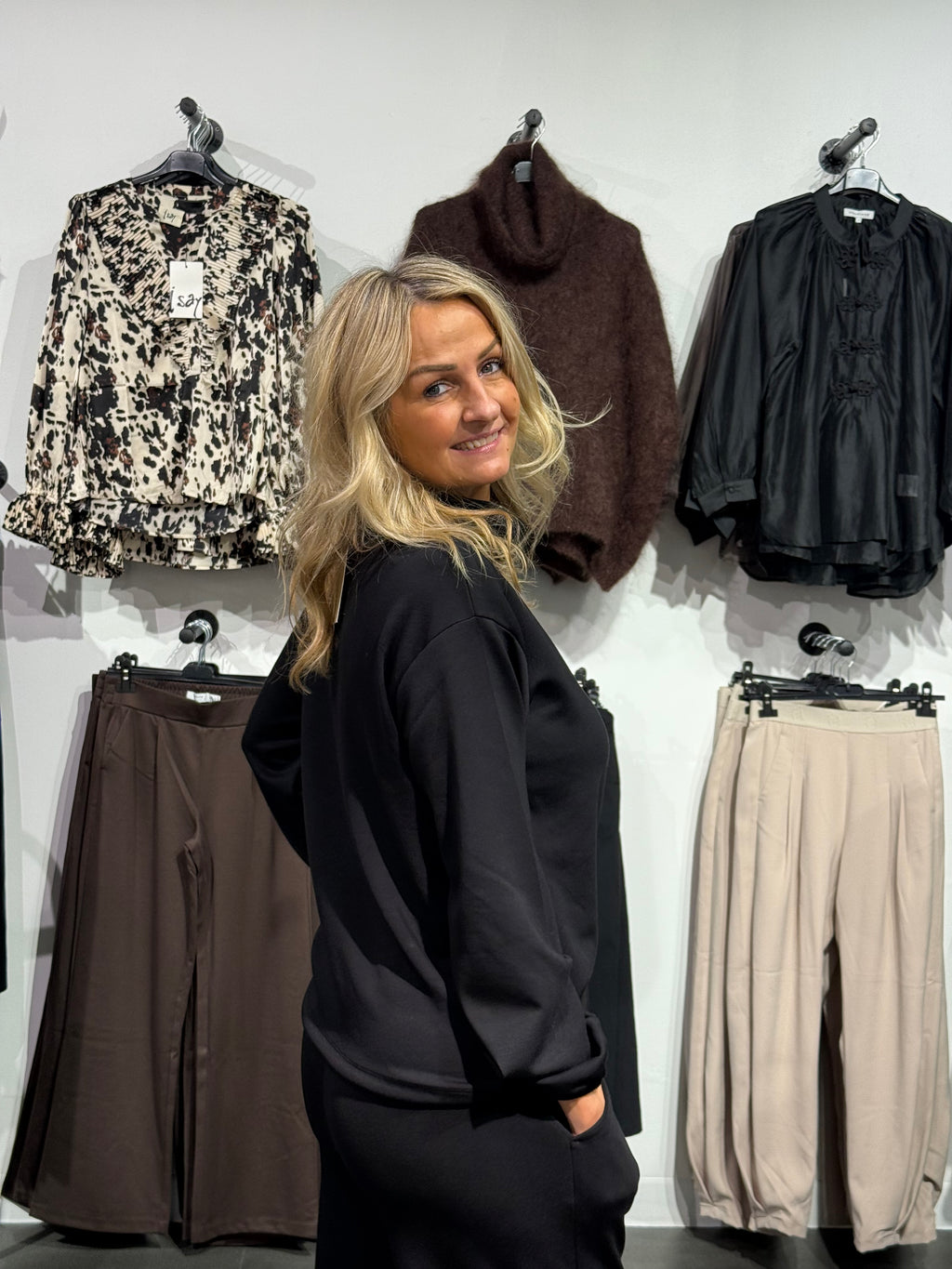 SC-BANU 203 SWEATSHIRT SVART