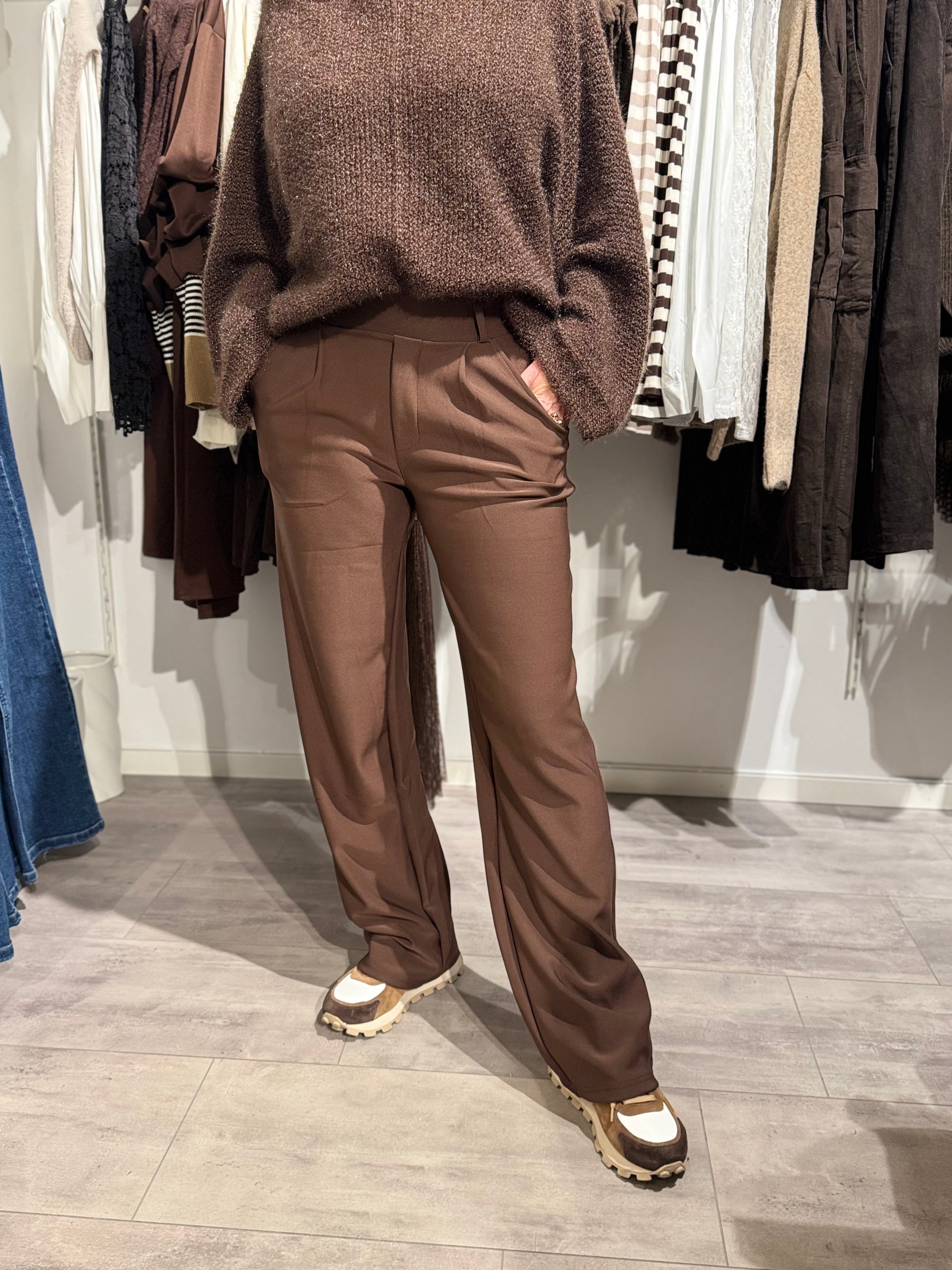 Mjukis kostym byxa med hällor - brun