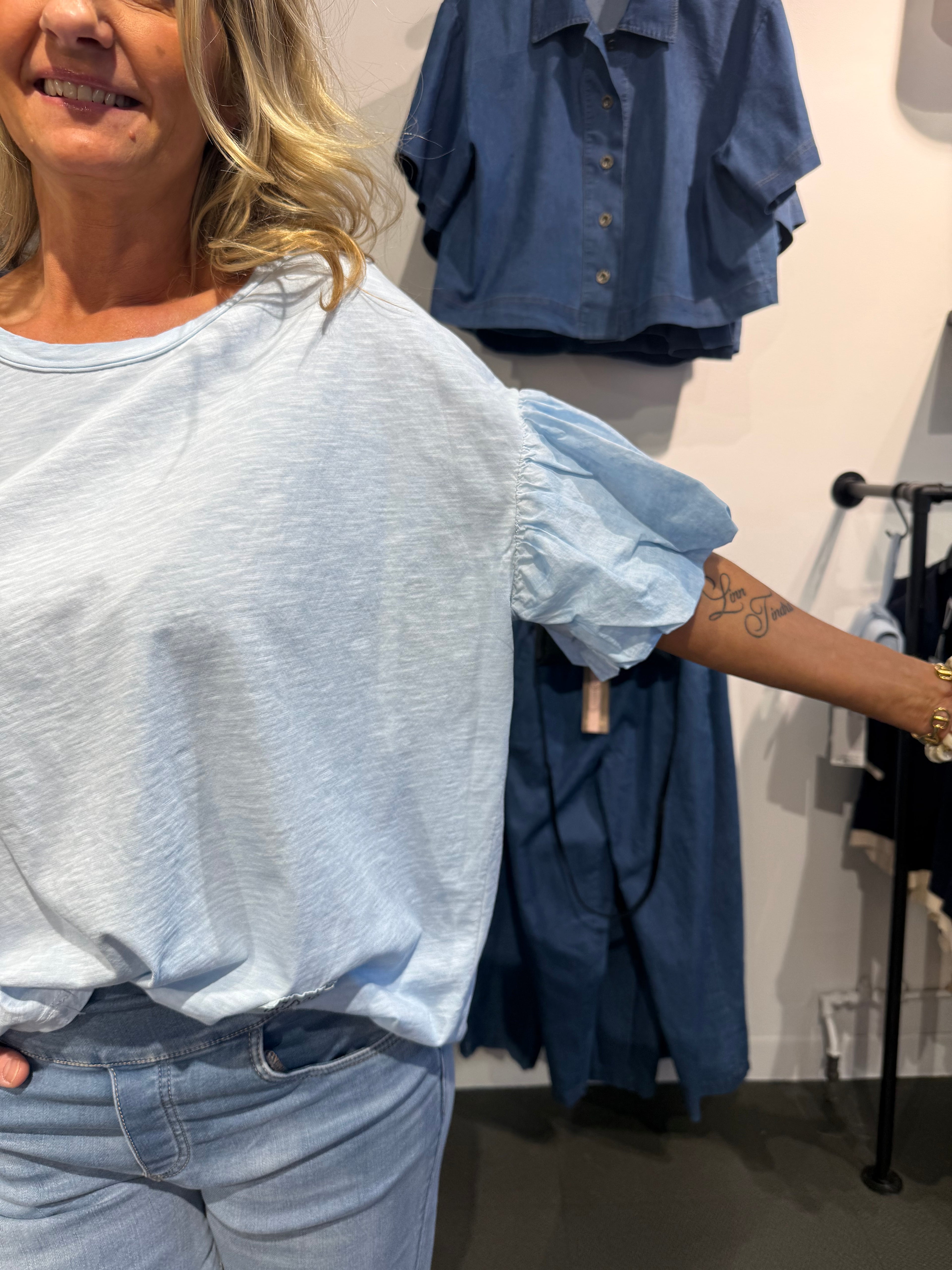 T-shirt med puffärm - blå