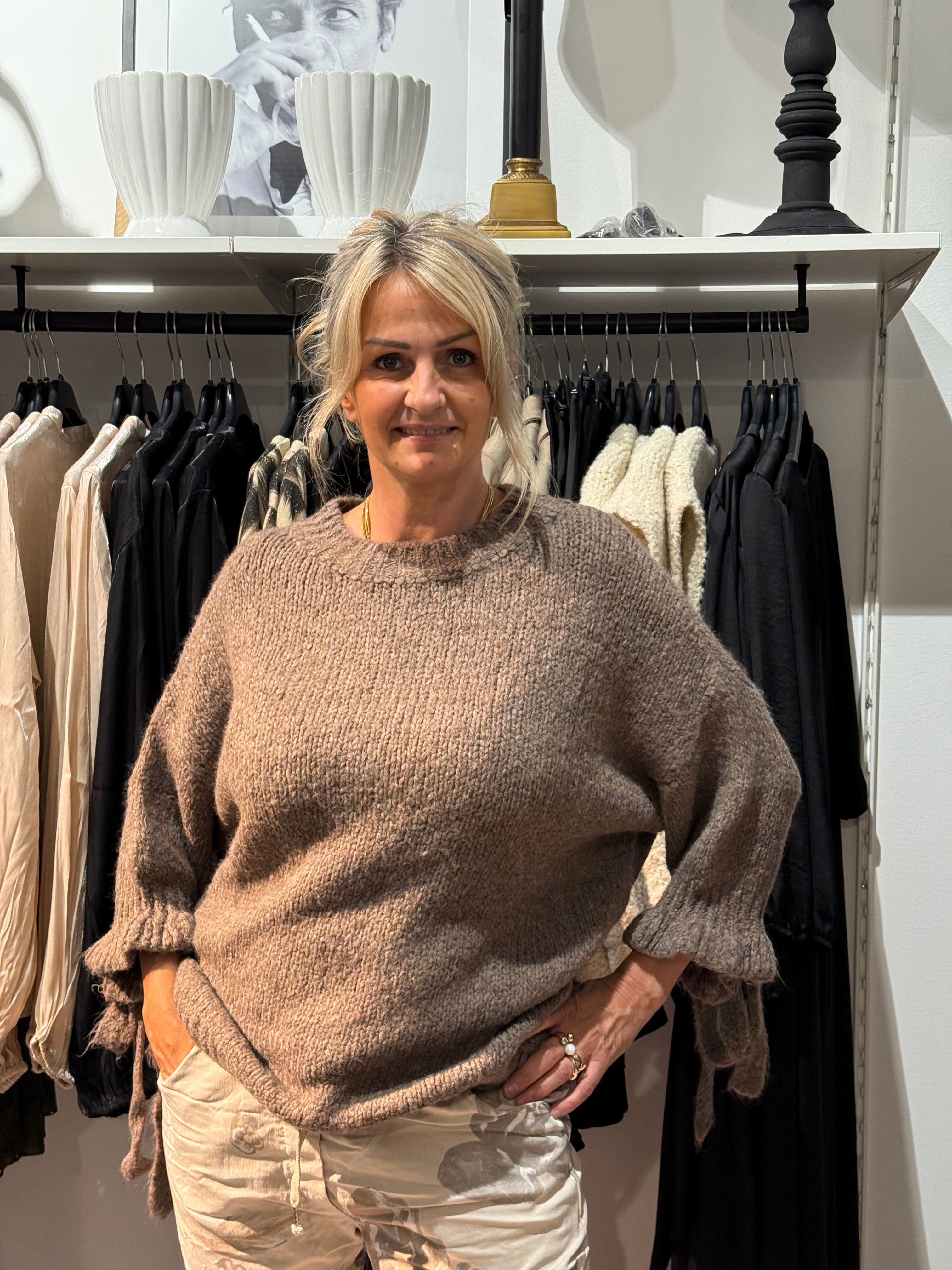 Stickad tröja med rosett Taupe