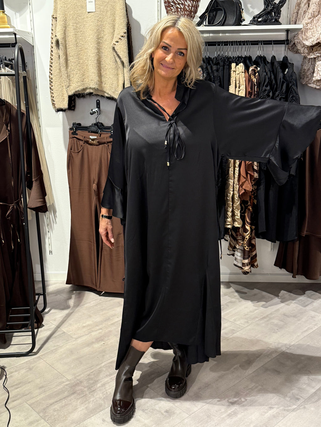 Shiny maxi dress black